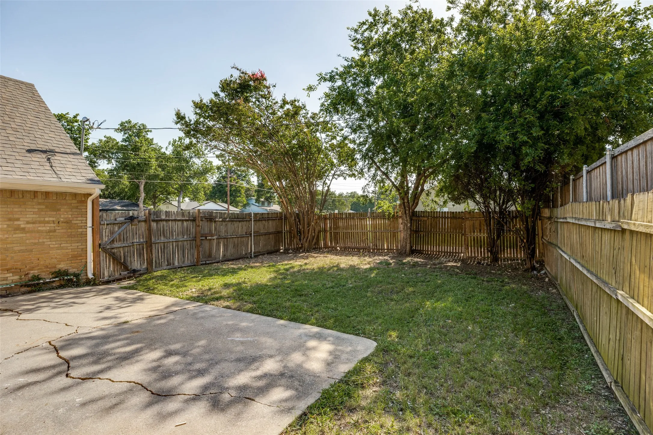 Single Family Residence For Sale in Dallas County , 101 S Lois Lane, Richardson, Texas 75081, 4 Bedroom, 3 Bathroom, 2 Garage spaces, 2,352 Sqft, built in 1965, mls#21307374, Real Estate Agent in Richardson, Homes For Sale in Dallas county, Homes For Sale in Richardson, Realtor in Richardson Texas, Real Estate Brokerage Independent Realty Texas, Luminita Cordes Realtor