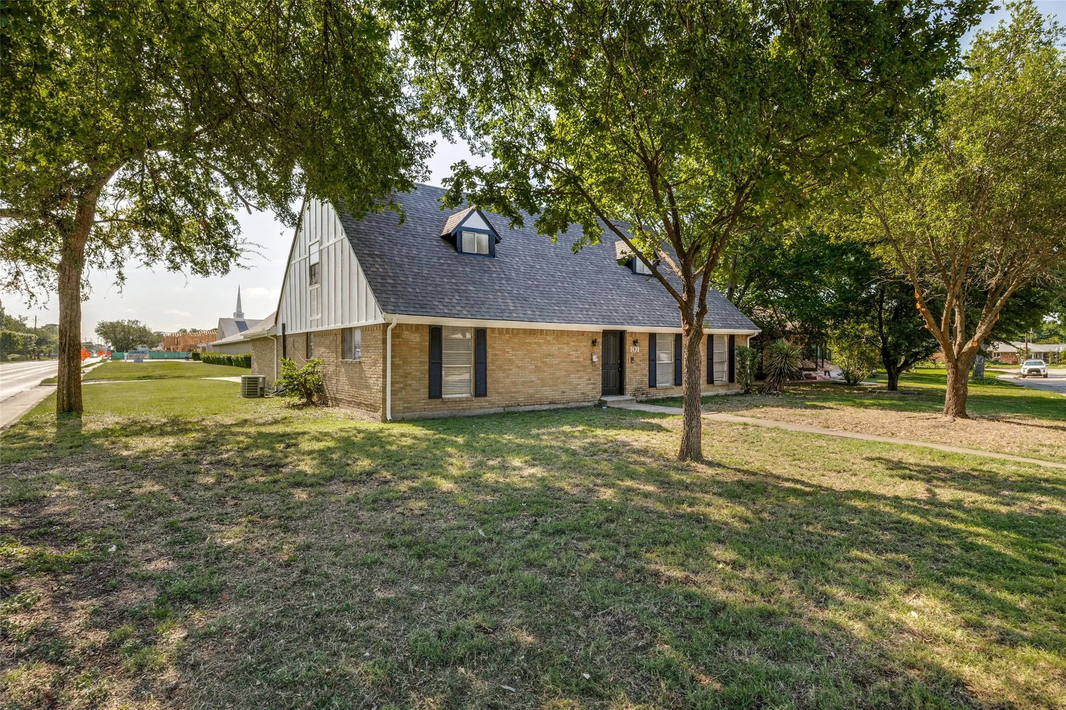 Single Family Residence For Sale in Dallas County , 101 S Lois Lane, Richardson, Texas 75081, 4 Bedroom, 3 Bathroom, 2 Garage spaces, 2,352 Sqft, built in 1965, mls#21307374, Real Estate Agent in Richardson, Homes For Sale in Dallas county, Homes For Sale in Richardson, Realtor in Richardson Texas, Real Estate Brokerage Independent Realty Texas, Luminita Cordes Realtor