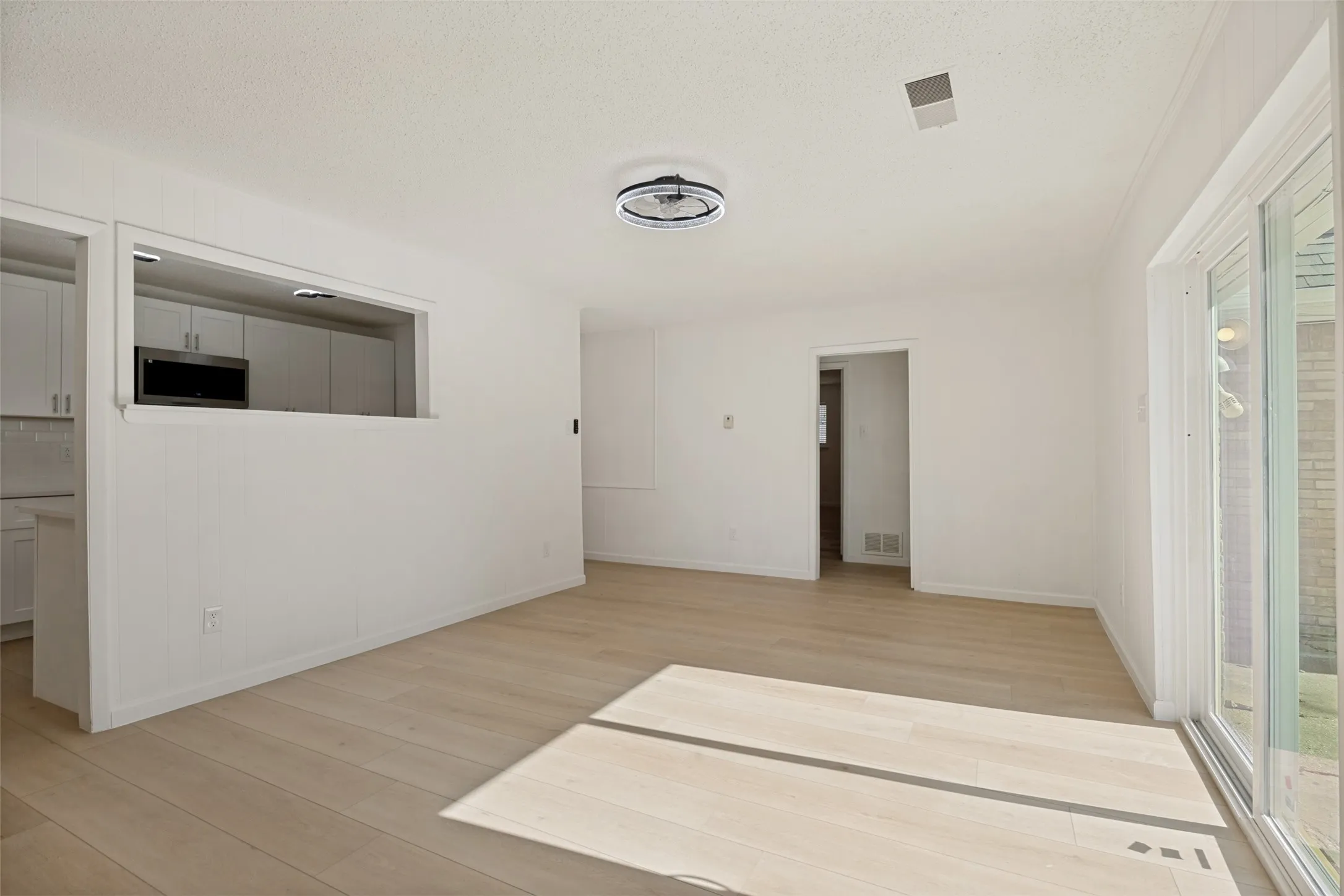 Single Family Residence For Sale in Dallas County , 101 S Lois Lane, Richardson, Texas 75081, 4 Bedroom, 3 Bathroom, 2 Garage spaces, 2,352 Sqft, built in 1965, mls#21307374, Real Estate Agent in Richardson, Homes For Sale in Dallas county, Homes For Sale in Richardson, Realtor in Richardson Texas, Real Estate Brokerage Independent Realty Texas, Luminita Cordes Realtor