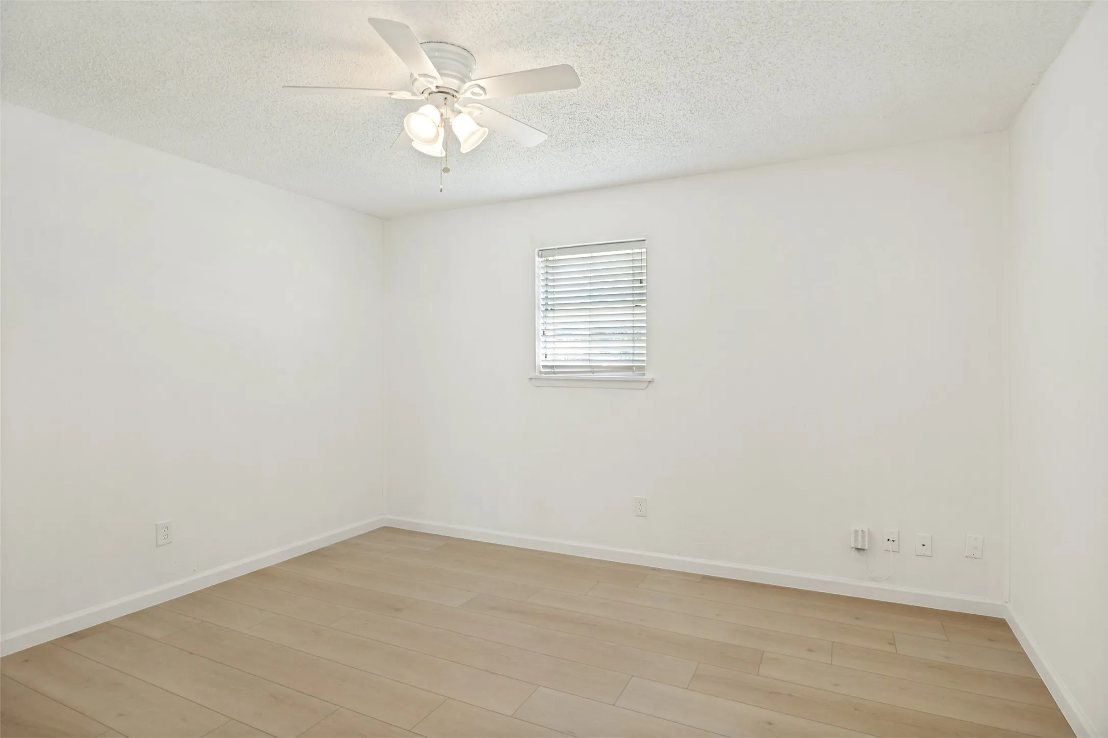 Single Family Residence For Sale in Dallas County , 101 S Lois Lane, Richardson, Texas 75081, 4 Bedroom, 3 Bathroom, 2 Garage spaces, 2,352 Sqft, built in 1965, mls#21307374, Real Estate Agent in Richardson, Homes For Sale in Dallas county, Homes For Sale in Richardson, Realtor in Richardson Texas, Real Estate Brokerage Independent Realty Texas, Luminita Cordes Realtor