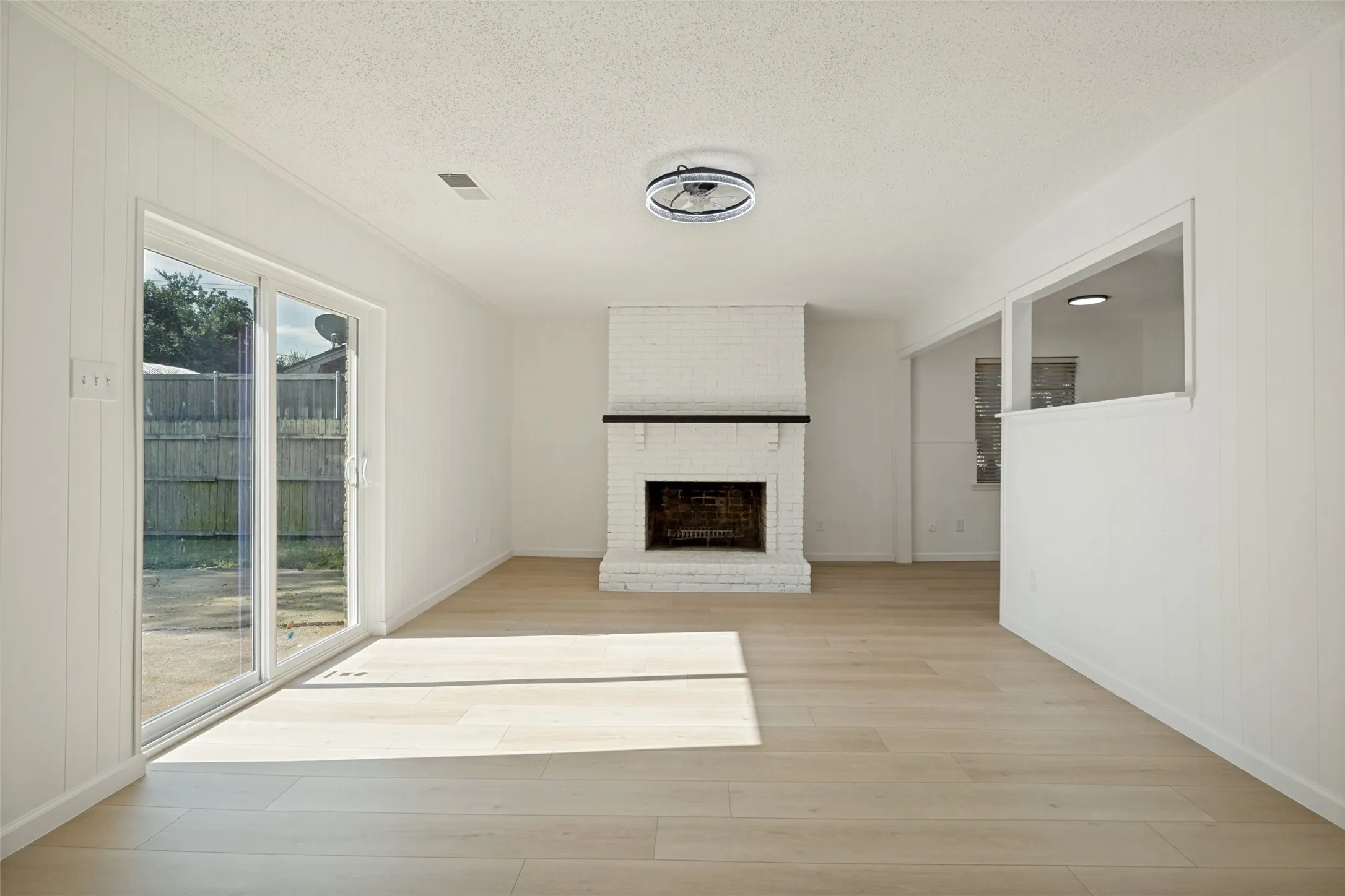 Single Family Residence For Sale in Dallas County , 101 S Lois Lane, Richardson, Texas 75081, 4 Bedroom, 3 Bathroom, 2 Garage spaces, 2,352 Sqft, built in 1965, mls#21307374, Real Estate Agent in Richardson, Homes For Sale in Dallas county, Homes For Sale in Richardson, Realtor in Richardson Texas, Real Estate Brokerage Independent Realty Texas, Luminita Cordes Realtor