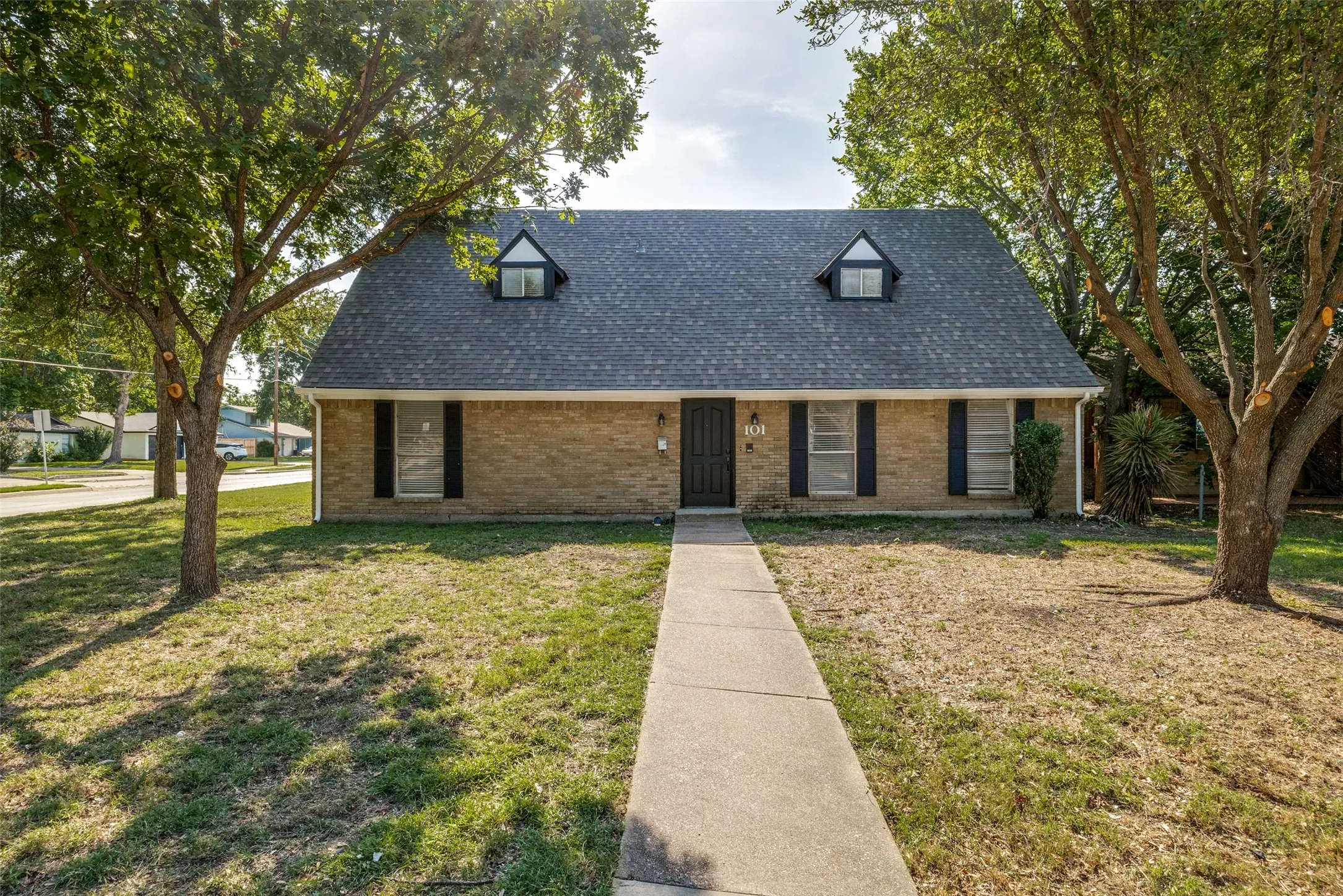 Single Family Residence For Sale in Dallas County , 101 S Lois Lane, Richardson, Texas 75081, 4 Bedroom, 3 Bathroom, 2 Garage spaces, 2,352 Sqft, built in 1965, mls#21307374, Real Estate Agent in Richardson, Homes For Sale in Dallas county, Homes For Sale in Richardson, Realtor in Richardson Texas, Real Estate Brokerage Independent Realty Texas, Luminita Cordes Realtor