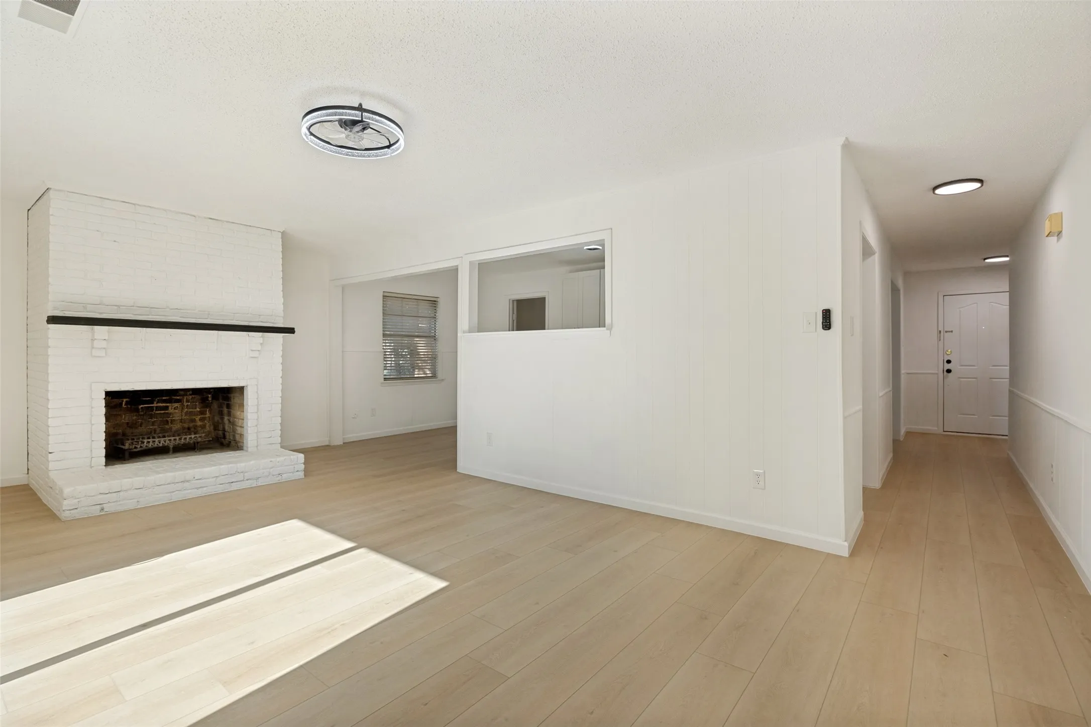 Single Family Residence For Sale in Dallas County , 101 S Lois Lane, Richardson, Texas 75081, 4 Bedroom, 3 Bathroom, 2 Garage spaces, 2,352 Sqft, built in 1965, mls#21307374, Real Estate Agent in Richardson, Homes For Sale in Dallas county, Homes For Sale in Richardson, Realtor in Richardson Texas, Real Estate Brokerage Independent Realty Texas, Luminita Cordes Realtor