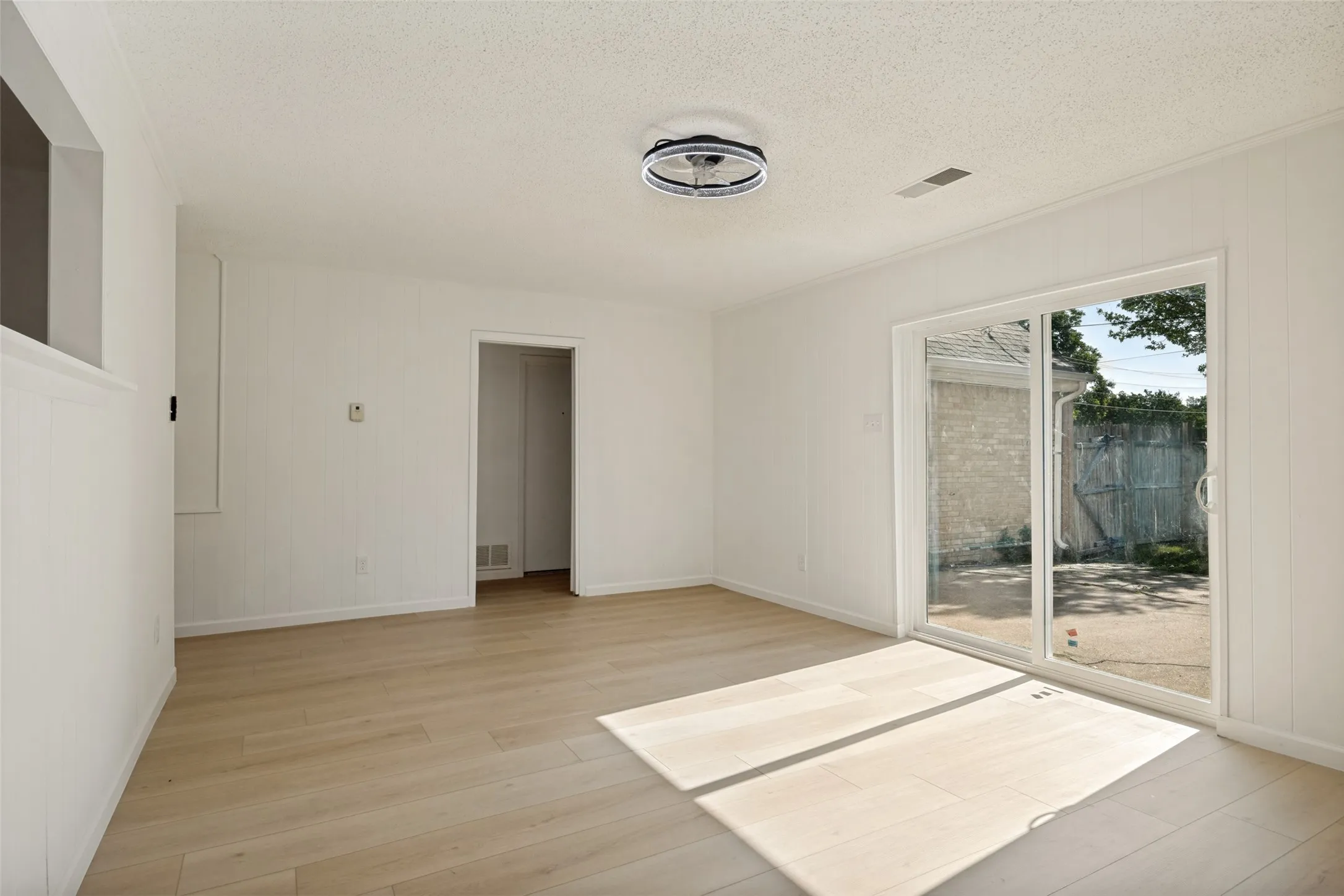 Single Family Residence For Sale in Dallas County , 101 S Lois Lane, Richardson, Texas 75081, 4 Bedroom, 3 Bathroom, 2 Garage spaces, 2,352 Sqft, built in 1965, mls#21307374, Real Estate Agent in Richardson, Homes For Sale in Dallas county, Homes For Sale in Richardson, Realtor in Richardson Texas, Real Estate Brokerage Independent Realty Texas, Luminita Cordes Realtor
