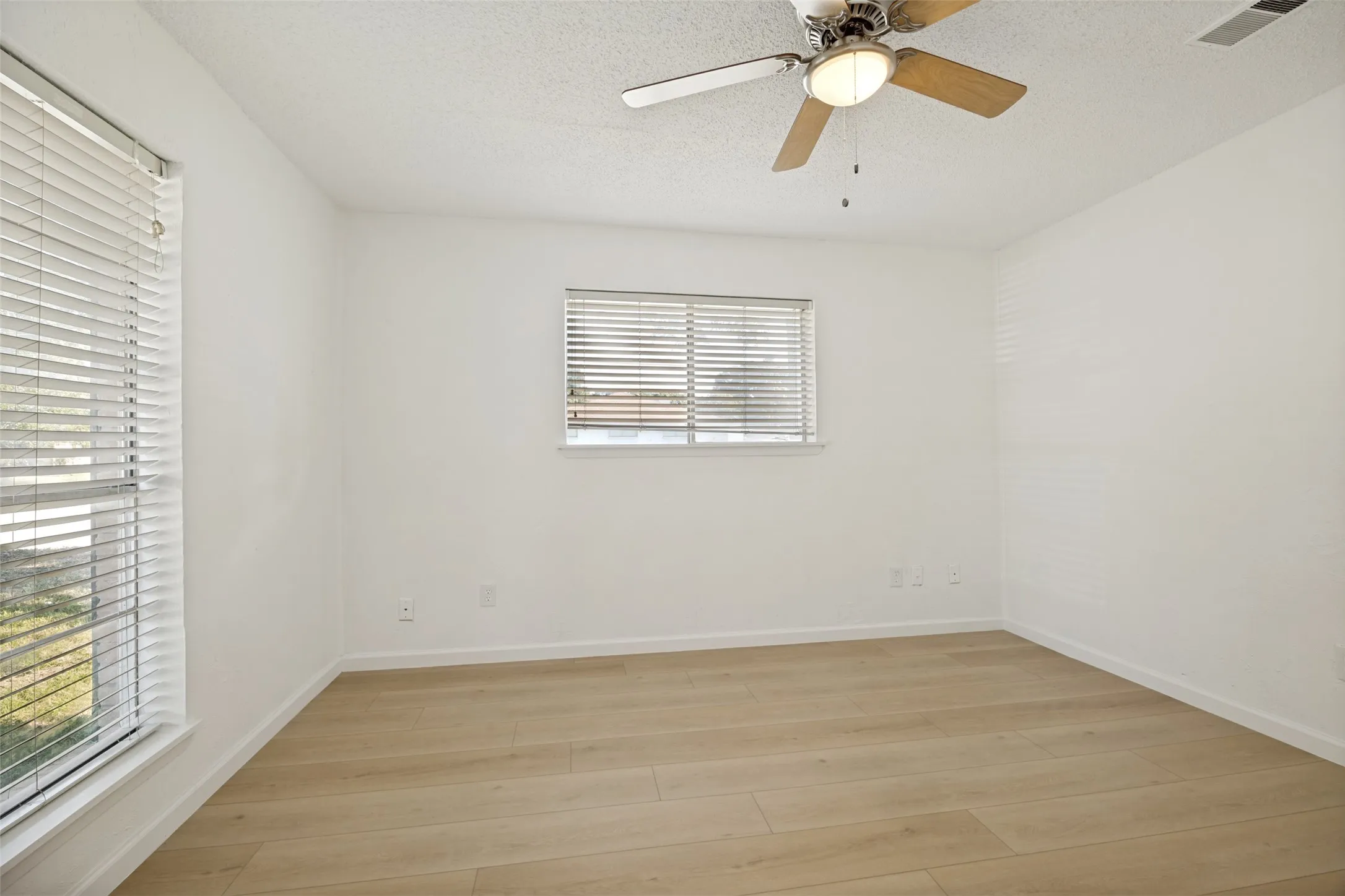 Single Family Residence For Sale in Dallas County , 101 S Lois Lane, Richardson, Texas 75081, 4 Bedroom, 3 Bathroom, 2 Garage spaces, 2,352 Sqft, built in 1965, mls#21307374, Real Estate Agent in Richardson, Homes For Sale in Dallas county, Homes For Sale in Richardson, Realtor in Richardson Texas, Real Estate Brokerage Independent Realty Texas, Luminita Cordes Realtor