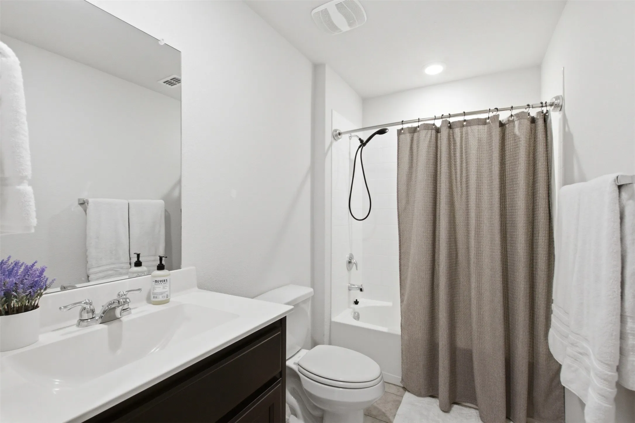 Single Family Residence For Sale in Denton County , 3713 Ridgeway Lane, Denton, Texas 76226, 4 Bedroom, 2 Bathroom, 2 Garage spaces, 1,920 Sqft, built in 2022, mls#21307730, Real Estate Agent in Denton, Homes For Sale in Denton county, Homes For Sale in Denton, Realtor in Denton Texas, Real Estate Brokerage Independent Realty Texas, Luminita Cordes Realtor
