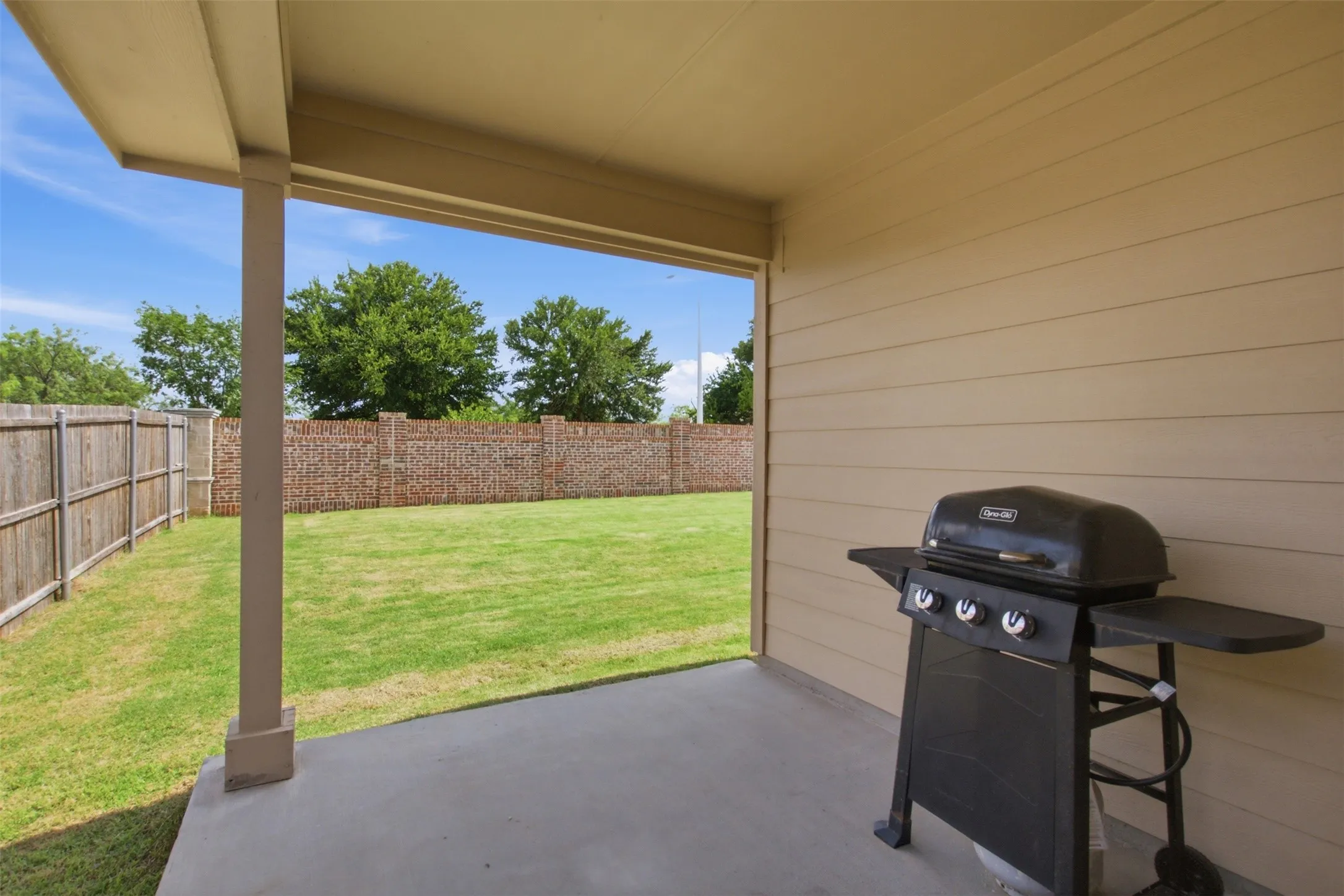 Single Family Residence For Sale in Denton County , 3713 Ridgeway Lane, Denton, Texas 76226, 4 Bedroom, 2 Bathroom, 2 Garage spaces, 1,920 Sqft, built in 2022, mls#21307730, Real Estate Agent in Denton, Homes For Sale in Denton county, Homes For Sale in Denton, Realtor in Denton Texas, Real Estate Brokerage Independent Realty Texas, Luminita Cordes Realtor