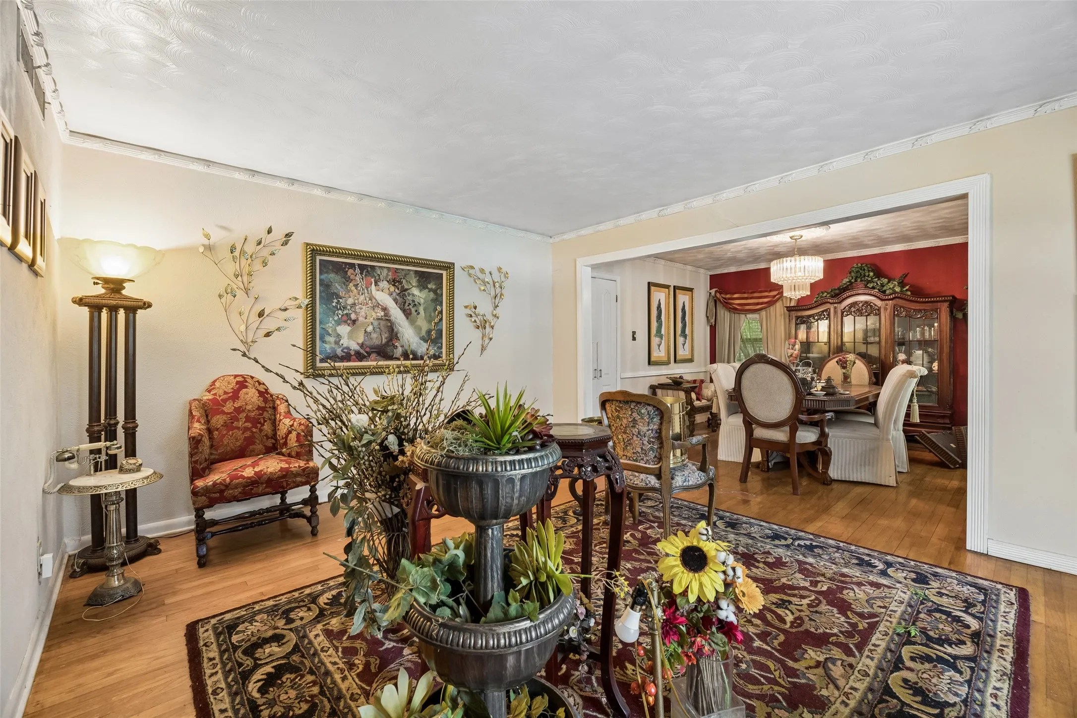 Single Family Residence For Sale in Dallas County , 724 W Five Mile Parkway, Dallas, Texas 75224, 3 Bedroom, 3 Bathroom, 2 Garage spaces, 2,207 Sqft, built in 1957, mls#21304476, Real Estate Agent in Dallas, Homes For Sale in Dallas county, Homes For Sale in Dallas, Realtor in Dallas Texas, Real Estate Brokerage Independent Realty Texas, Luminita Cordes Realtor