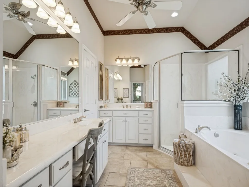 Single Family Residence For Sale in Tarrant County , 8115 Oak Hollow Drive, Arlington, Texas 76001, 4 Bedroom, 3 Bathroom, 3 Garage spaces, 2,560 Sqft, built in 2006, mls#21306357, Real Estate Agent in Arlington, Homes For Sale in Tarrant county, Homes For Sale in Arlington, Realtor in Arlington Texas, Real Estate Brokerage Independent Realty Texas, Luminita Cordes Realtor