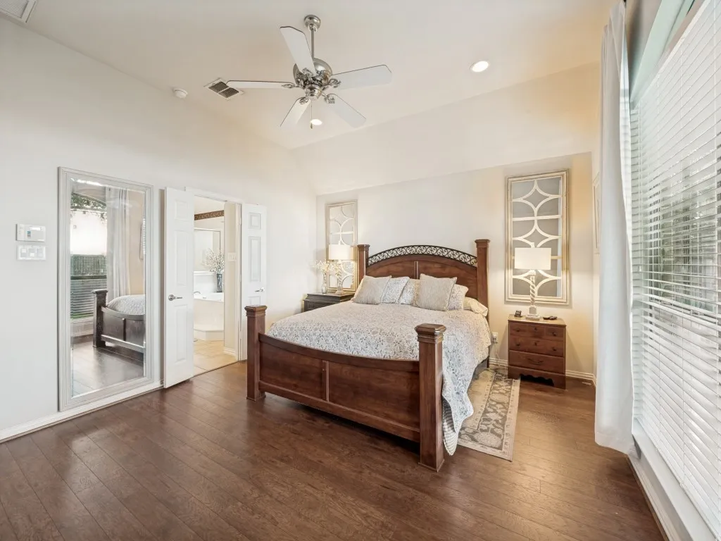 Single Family Residence For Sale in Tarrant County , 8115 Oak Hollow Drive, Arlington, Texas 76001, 4 Bedroom, 3 Bathroom, 3 Garage spaces, 2,560 Sqft, built in 2006, mls#21306357, Real Estate Agent in Arlington, Homes For Sale in Tarrant county, Homes For Sale in Arlington, Realtor in Arlington Texas, Real Estate Brokerage Independent Realty Texas, Luminita Cordes Realtor