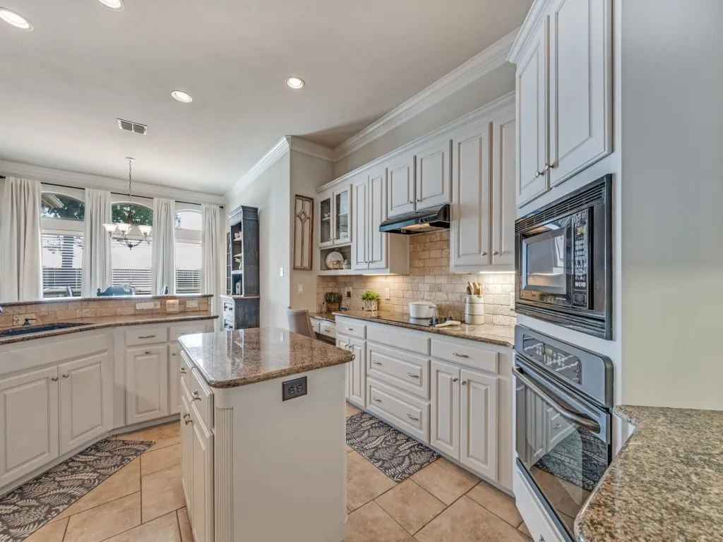 Single Family Residence For Sale in Tarrant County , 8115 Oak Hollow Drive, Arlington, Texas 76001, 4 Bedroom, 3 Bathroom, 3 Garage spaces, 2,560 Sqft, built in 2006, mls#21306357, Real Estate Agent in Arlington, Homes For Sale in Tarrant county, Homes For Sale in Arlington, Realtor in Arlington Texas, Real Estate Brokerage Independent Realty Texas, Luminita Cordes Realtor