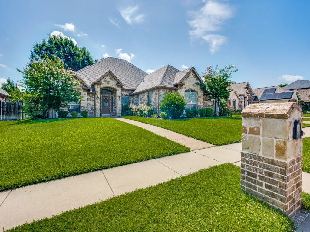 Single Family Residence For Sale in Tarrant County , 8115 Oak Hollow Drive, Arlington, Texas 76001, 4 Bedroom, 3 Bathroom, 3 Garage spaces, 2,560 Sqft, built in 2006, mls#21306357, Real Estate Agent in Arlington, Homes For Sale in Tarrant county, Homes For Sale in Arlington, Realtor in Arlington Texas, Real Estate Brokerage Independent Realty Texas, Luminita Cordes Realtor