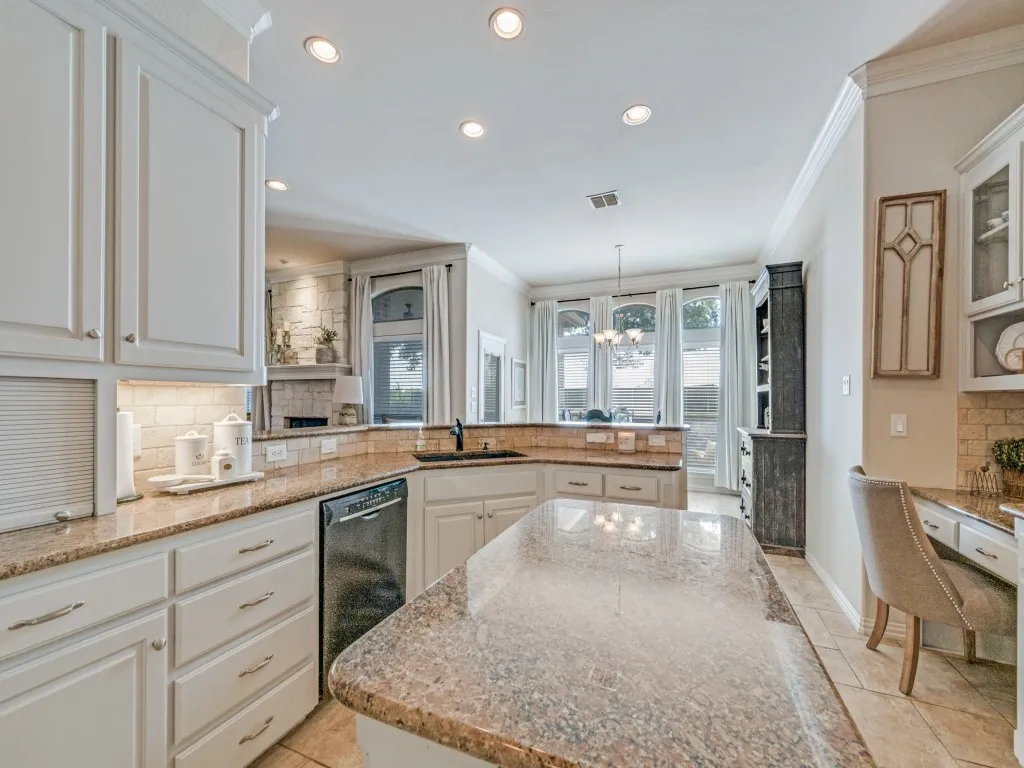 Single Family Residence For Sale in Tarrant County , 8115 Oak Hollow Drive, Arlington, Texas 76001, 4 Bedroom, 3 Bathroom, 3 Garage spaces, 2,560 Sqft, built in 2006, mls#21306357, Real Estate Agent in Arlington, Homes For Sale in Tarrant county, Homes For Sale in Arlington, Realtor in Arlington Texas, Real Estate Brokerage Independent Realty Texas, Luminita Cordes Realtor
