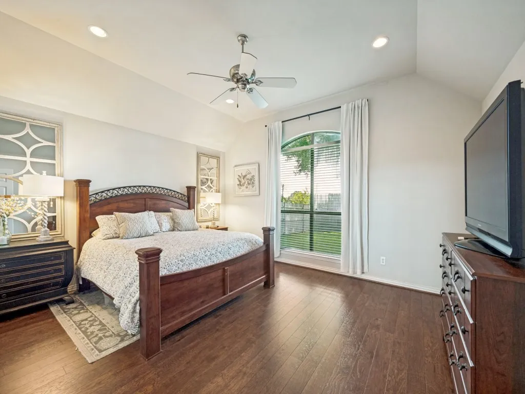 Single Family Residence For Sale in Tarrant County , 8115 Oak Hollow Drive, Arlington, Texas 76001, 4 Bedroom, 3 Bathroom, 3 Garage spaces, 2,560 Sqft, built in 2006, mls#21306357, Real Estate Agent in Arlington, Homes For Sale in Tarrant county, Homes For Sale in Arlington, Realtor in Arlington Texas, Real Estate Brokerage Independent Realty Texas, Luminita Cordes Realtor