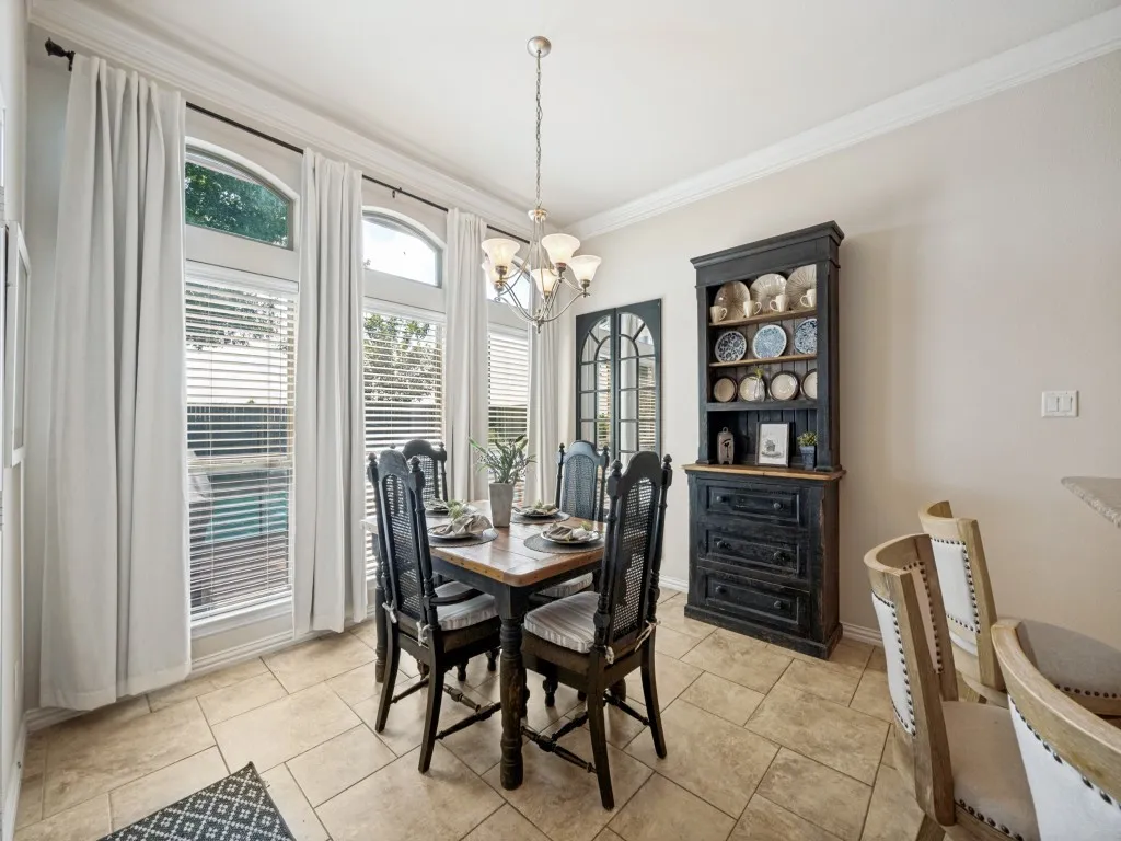 Single Family Residence For Sale in Tarrant County , 8115 Oak Hollow Drive, Arlington, Texas 76001, 4 Bedroom, 3 Bathroom, 3 Garage spaces, 2,560 Sqft, built in 2006, mls#21306357, Real Estate Agent in Arlington, Homes For Sale in Tarrant county, Homes For Sale in Arlington, Realtor in Arlington Texas, Real Estate Brokerage Independent Realty Texas, Luminita Cordes Realtor