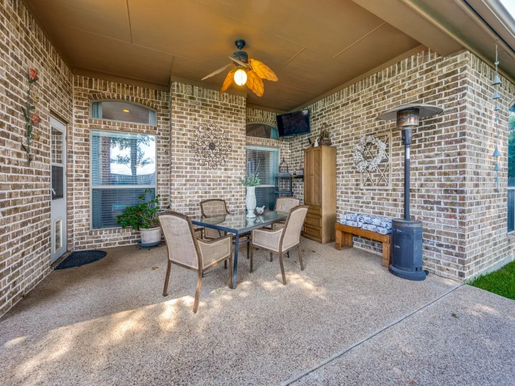 Single Family Residence For Sale in Tarrant County , 8115 Oak Hollow Drive, Arlington, Texas 76001, 4 Bedroom, 3 Bathroom, 3 Garage spaces, 2,560 Sqft, built in 2006, mls#21306357, Real Estate Agent in Arlington, Homes For Sale in Tarrant county, Homes For Sale in Arlington, Realtor in Arlington Texas, Real Estate Brokerage Independent Realty Texas, Luminita Cordes Realtor