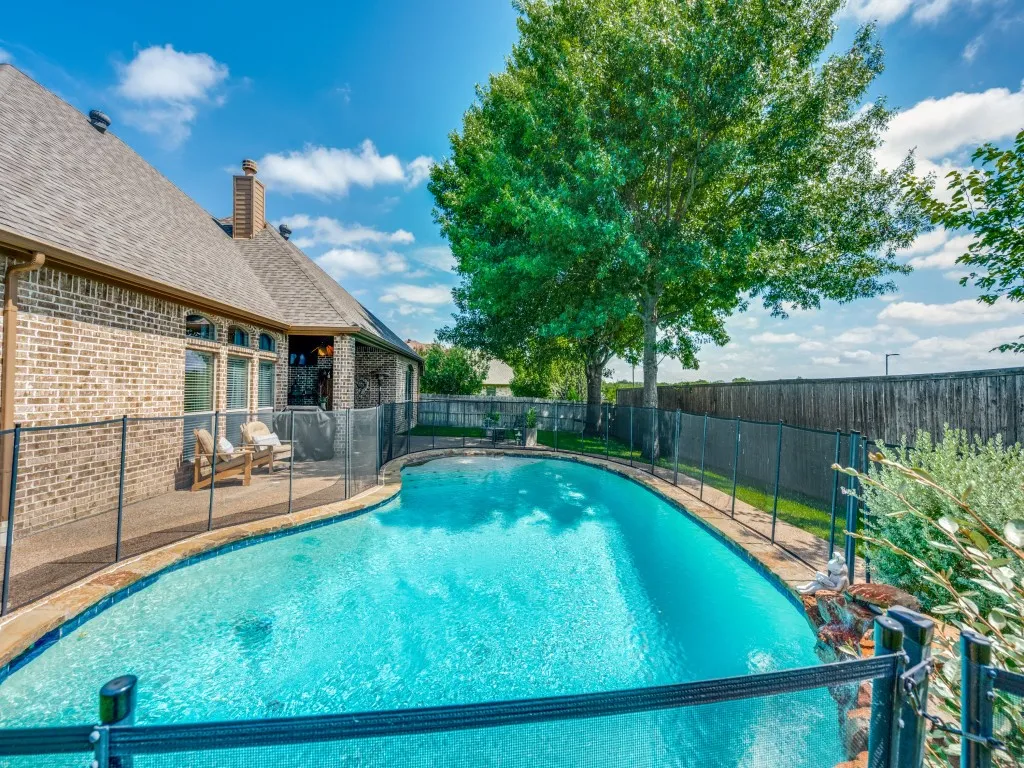 Single Family Residence For Sale in Tarrant County , 8115 Oak Hollow Drive, Arlington, Texas 76001, 4 Bedroom, 3 Bathroom, 3 Garage spaces, 2,560 Sqft, built in 2006, mls#21306357, Real Estate Agent in Arlington, Homes For Sale in Tarrant county, Homes For Sale in Arlington, Realtor in Arlington Texas, Real Estate Brokerage Independent Realty Texas, Luminita Cordes Realtor