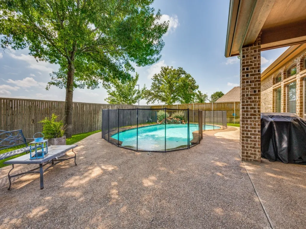 Single Family Residence For Sale in Tarrant County , 8115 Oak Hollow Drive, Arlington, Texas 76001, 4 Bedroom, 3 Bathroom, 3 Garage spaces, 2,560 Sqft, built in 2006, mls#21306357, Real Estate Agent in Arlington, Homes For Sale in Tarrant county, Homes For Sale in Arlington, Realtor in Arlington Texas, Real Estate Brokerage Independent Realty Texas, Luminita Cordes Realtor