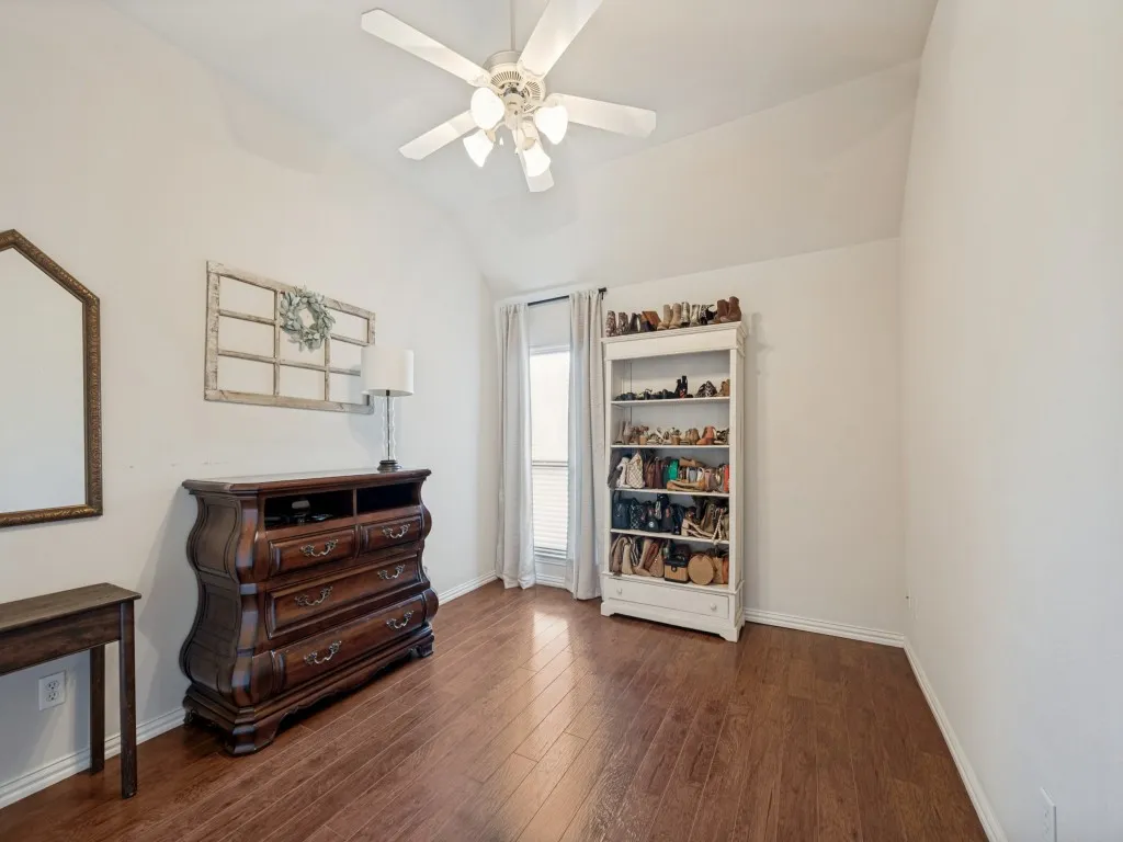 Single Family Residence For Sale in Tarrant County , 8115 Oak Hollow Drive, Arlington, Texas 76001, 4 Bedroom, 3 Bathroom, 3 Garage spaces, 2,560 Sqft, built in 2006, mls#21306357, Real Estate Agent in Arlington, Homes For Sale in Tarrant county, Homes For Sale in Arlington, Realtor in Arlington Texas, Real Estate Brokerage Independent Realty Texas, Luminita Cordes Realtor