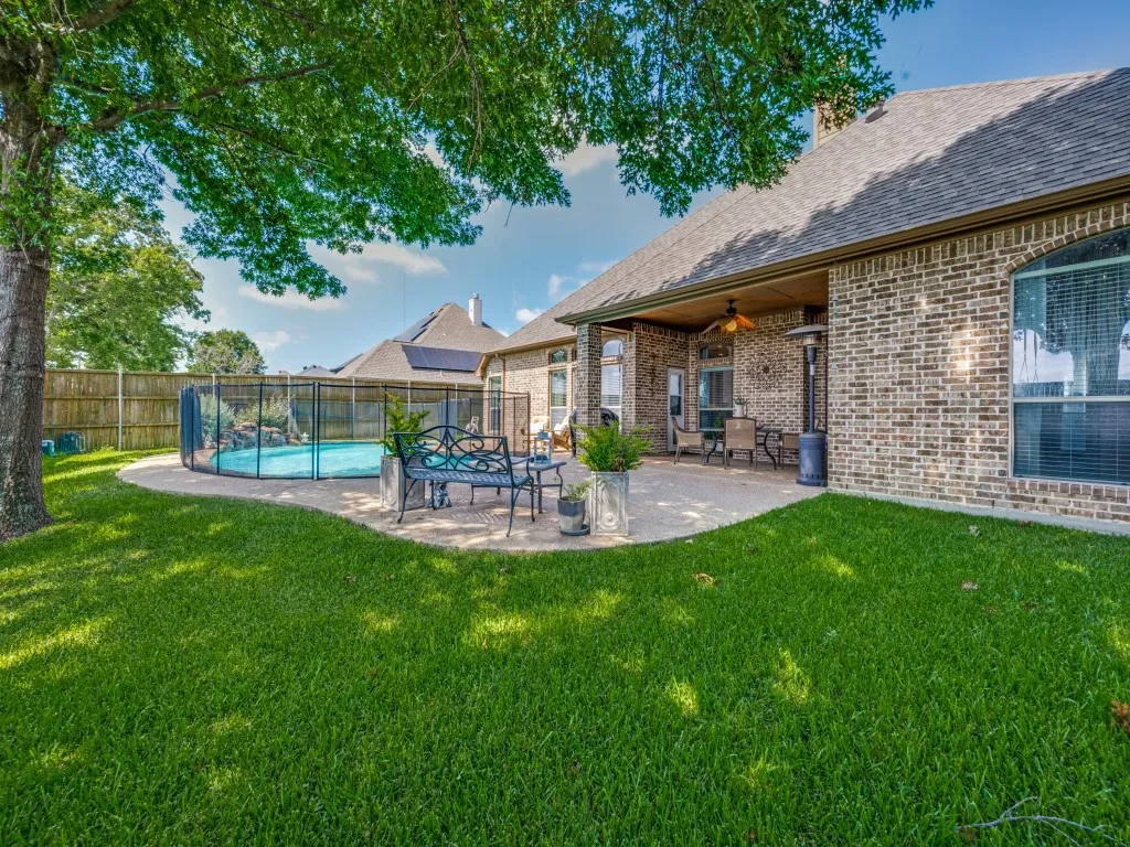 Single Family Residence For Sale in Tarrant County , 8115 Oak Hollow Drive, Arlington, Texas 76001, 4 Bedroom, 3 Bathroom, 3 Garage spaces, 2,560 Sqft, built in 2006, mls#21306357, Real Estate Agent in Arlington, Homes For Sale in Tarrant county, Homes For Sale in Arlington, Realtor in Arlington Texas, Real Estate Brokerage Independent Realty Texas, Luminita Cordes Realtor