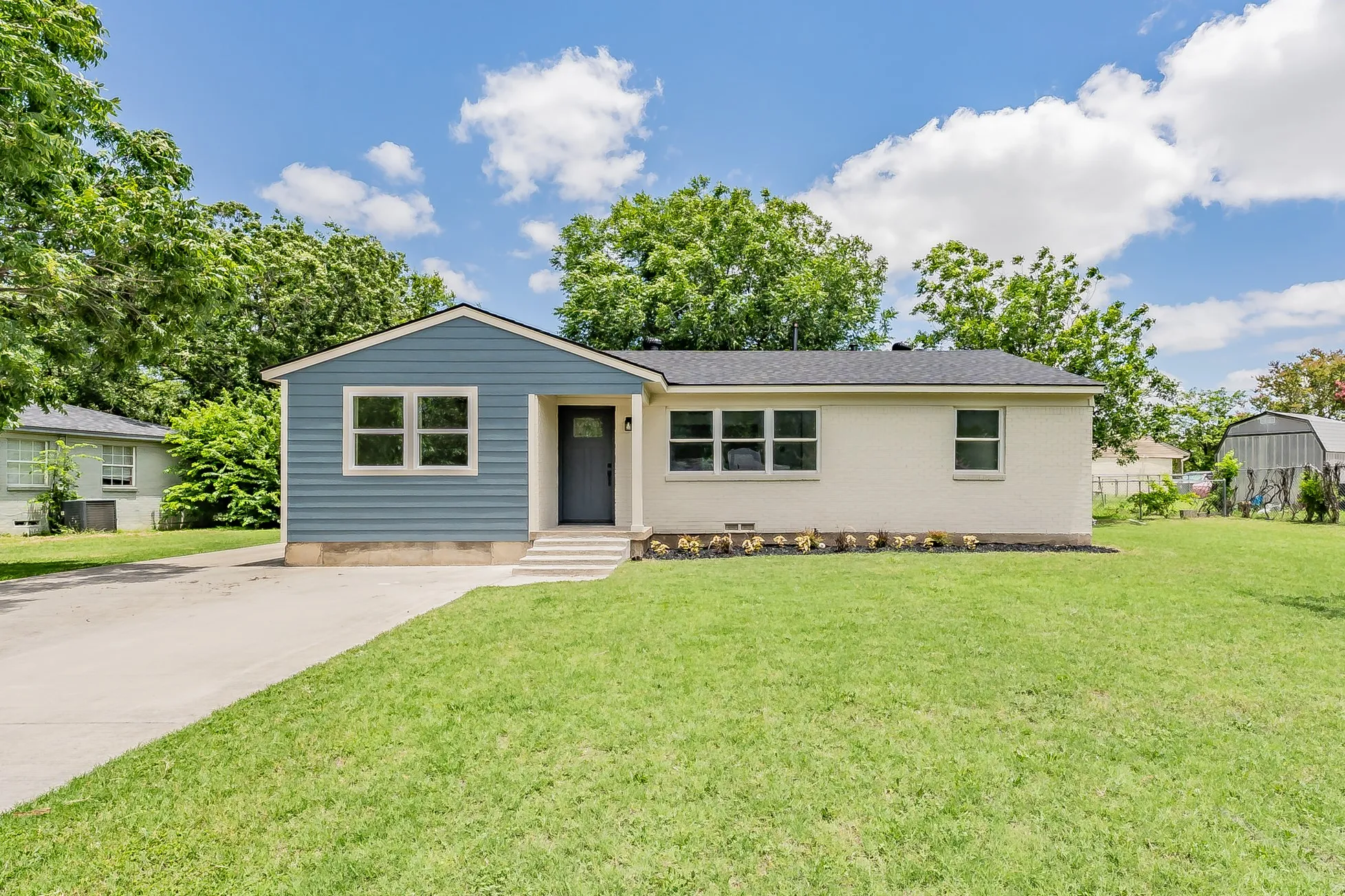Single Family Residence For Sale in Tarrant County , 2005 Meadow Lane, Arlington, Texas 76010, 3 Bedroom, 2 Bathroom, Garage spaces, 1,286 Sqft, built in 1957, mls#21306847, Real Estate Agent in Arlington, Homes For Sale in Tarrant county, Homes For Sale in Arlington, Realtor in Arlington Texas, Real Estate Brokerage Independent Realty Texas, Luminita Cordes Realtor