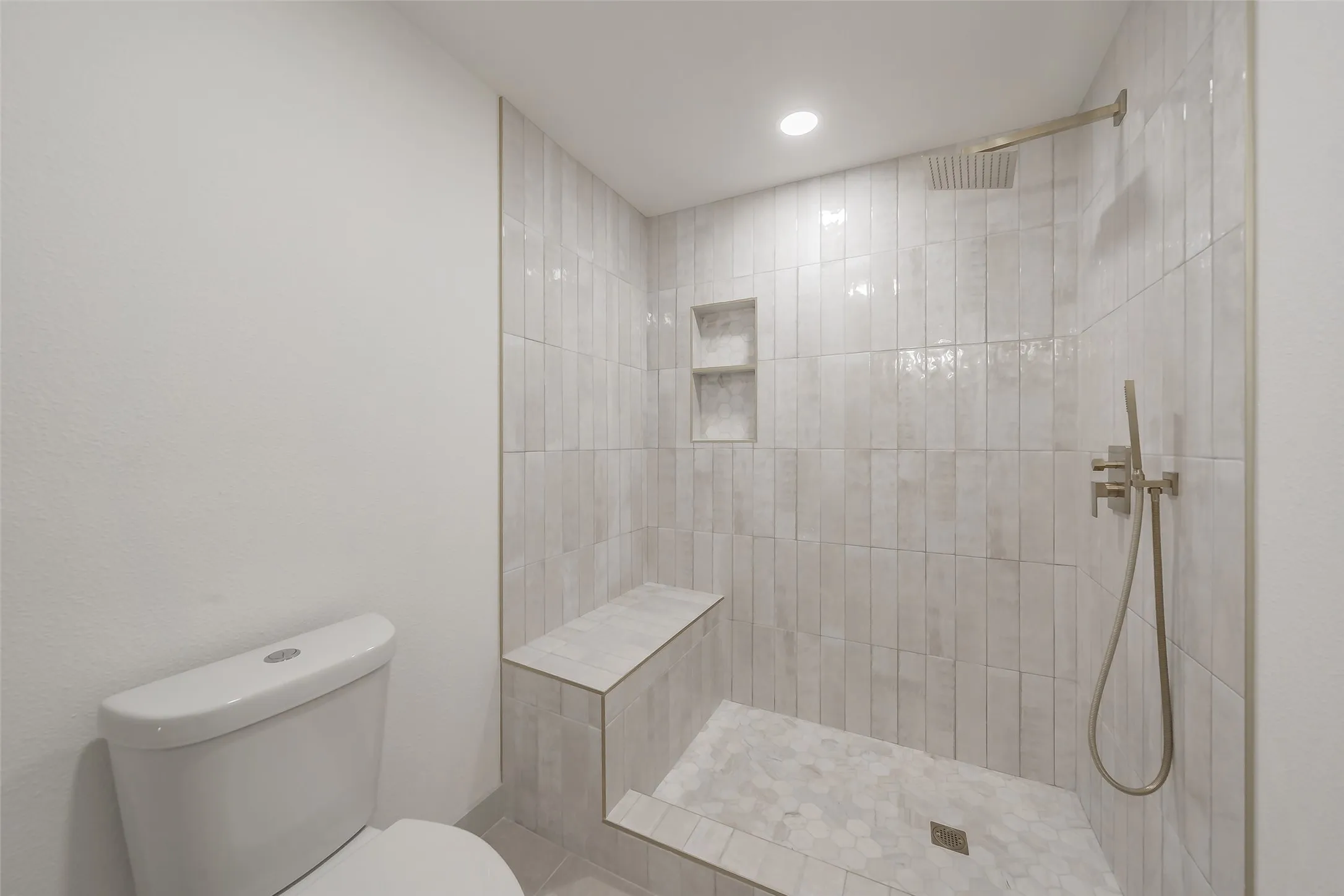 Single Family Residence For Sale in Tarrant County , 2005 Meadow Lane, Arlington, Texas 76010, 3 Bedroom, 2 Bathroom, Garage spaces, 1,286 Sqft, built in 1957, mls#21306847, Real Estate Agent in Arlington, Homes For Sale in Tarrant county, Homes For Sale in Arlington, Realtor in Arlington Texas, Real Estate Brokerage Independent Realty Texas, Luminita Cordes Realtor