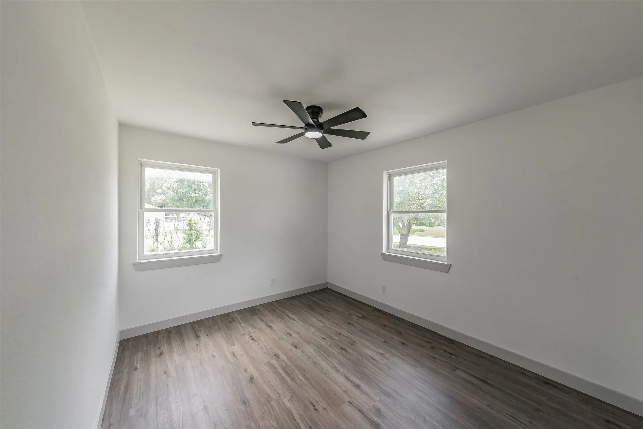 Single Family Residence For Sale in Tarrant County , 2005 Meadow Lane, Arlington, Texas 76010, 3 Bedroom, 2 Bathroom, Garage spaces, 1,286 Sqft, built in 1957, mls#21306847, Real Estate Agent in Arlington, Homes For Sale in Tarrant county, Homes For Sale in Arlington, Realtor in Arlington Texas, Real Estate Brokerage Independent Realty Texas, Luminita Cordes Realtor