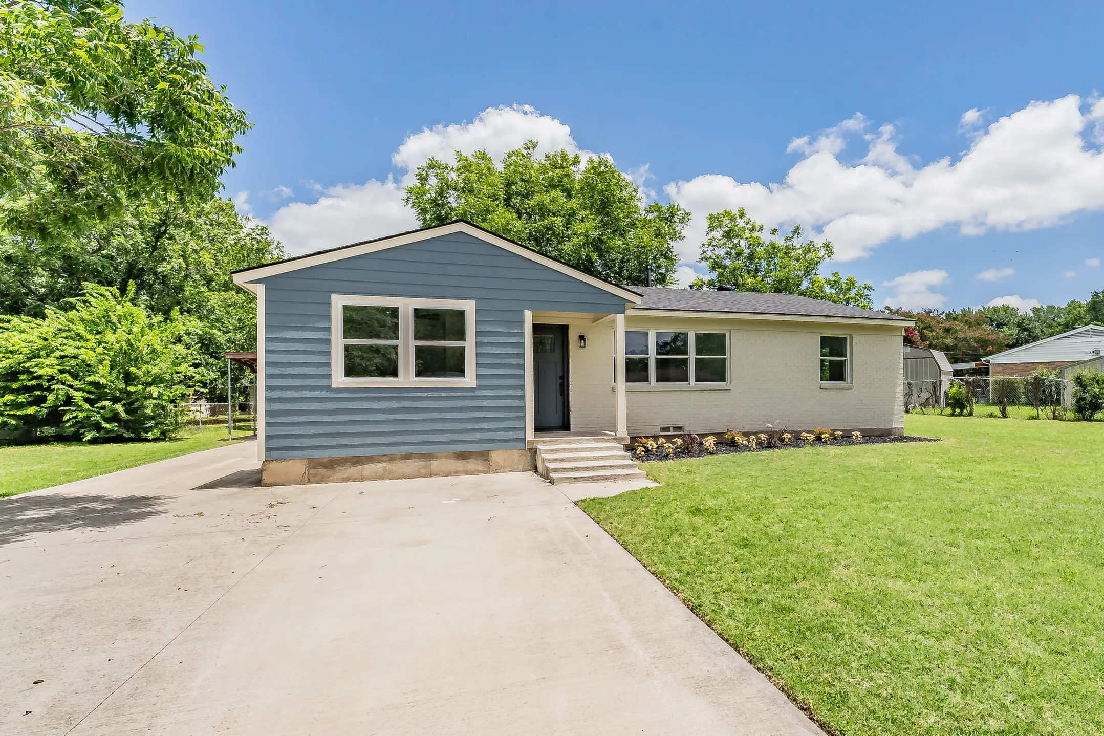 Single Family Residence For Sale in Tarrant County , 2005 Meadow Lane, Arlington, Texas 76010, 3 Bedroom, 2 Bathroom, Garage spaces, 1,286 Sqft, built in 1957, mls#21306847, Real Estate Agent in Arlington, Homes For Sale in Tarrant county, Homes For Sale in Arlington, Realtor in Arlington Texas, Real Estate Brokerage Independent Realty Texas, Luminita Cordes Realtor