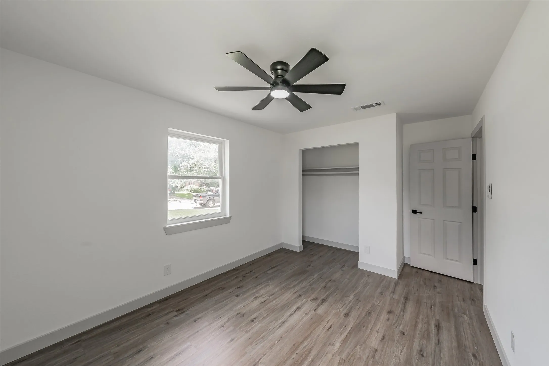 Single Family Residence For Sale in Tarrant County , 2005 Meadow Lane, Arlington, Texas 76010, 3 Bedroom, 2 Bathroom, Garage spaces, 1,286 Sqft, built in 1957, mls#21306847, Real Estate Agent in Arlington, Homes For Sale in Tarrant county, Homes For Sale in Arlington, Realtor in Arlington Texas, Real Estate Brokerage Independent Realty Texas, Luminita Cordes Realtor