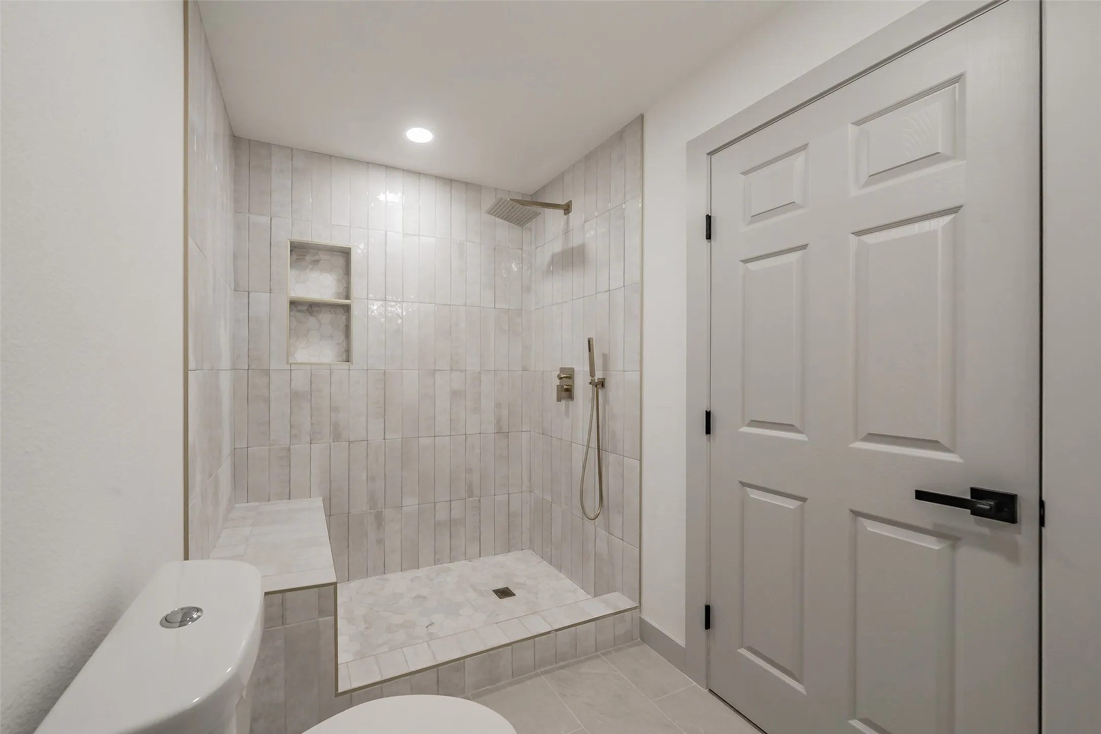 Single Family Residence For Sale in Tarrant County , 2005 Meadow Lane, Arlington, Texas 76010, 3 Bedroom, 2 Bathroom, Garage spaces, 1,286 Sqft, built in 1957, mls#21306847, Real Estate Agent in Arlington, Homes For Sale in Tarrant county, Homes For Sale in Arlington, Realtor in Arlington Texas, Real Estate Brokerage Independent Realty Texas, Luminita Cordes Realtor