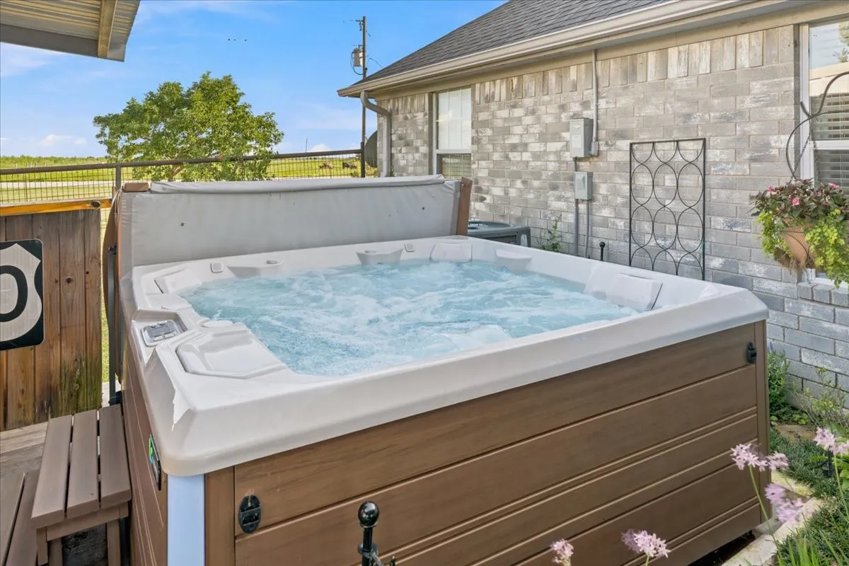 Farm For Sale in Limestone County , 2951 FM 936, Hubbard, Texas 76648, 3 Bedroom, 2 Bathroom, 2 Garage spaces, 1,541 Sqft, built in 2001, mls#21307241, Real Estate Agent in Hubbard, Homes For Sale in Limestone county, Homes For Sale in Hubbard, Realtor in Hubbard Texas, Real Estate Brokerage Independent Realty Texas, Luminita Cordes Realtor