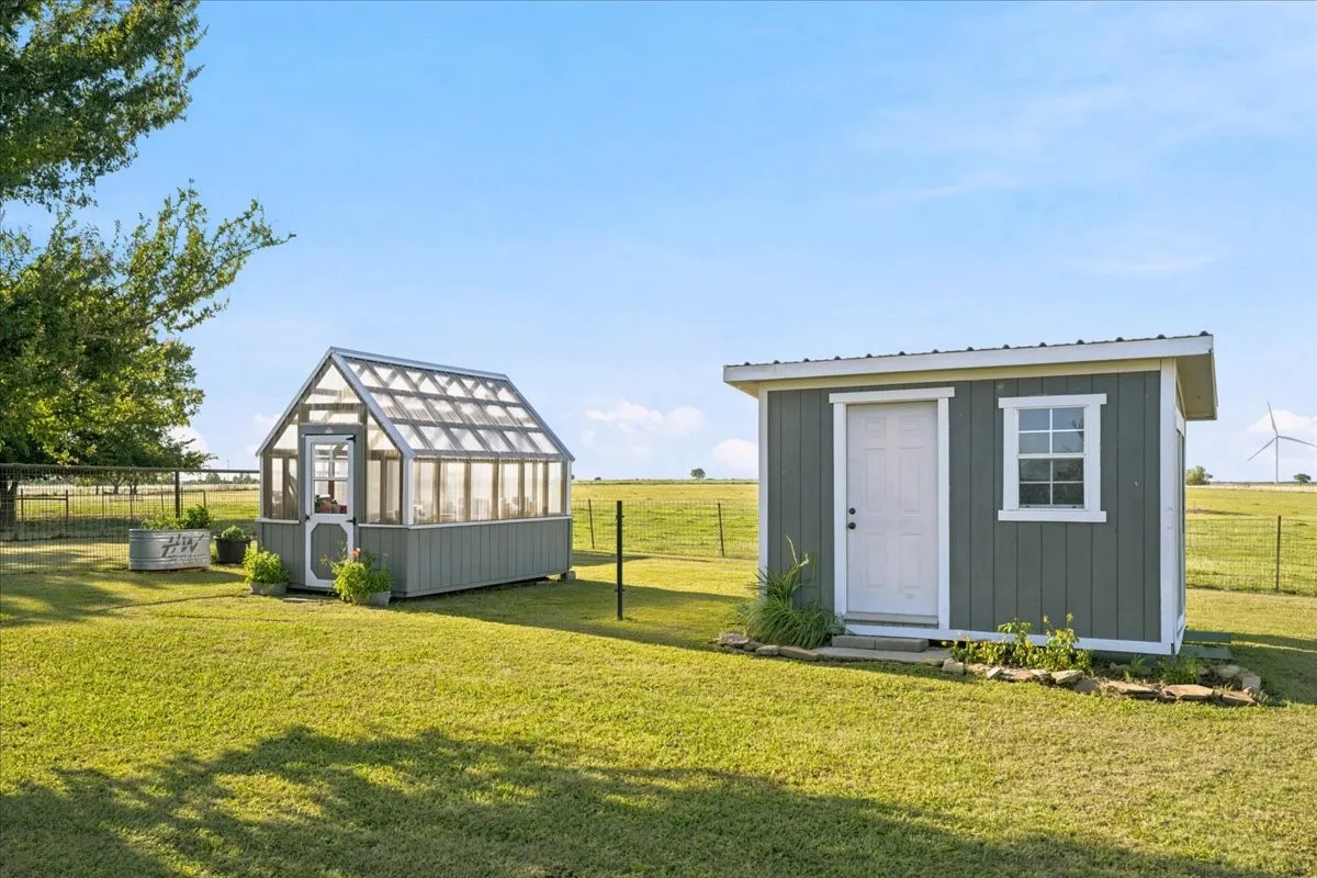 Farm For Sale in Limestone County , 2951 FM 936, Hubbard, Texas 76648, 3 Bedroom, 2 Bathroom, 2 Garage spaces, 1,541 Sqft, built in 2001, mls#21307241, Real Estate Agent in Hubbard, Homes For Sale in Limestone county, Homes For Sale in Hubbard, Realtor in Hubbard Texas, Real Estate Brokerage Independent Realty Texas, Luminita Cordes Realtor
