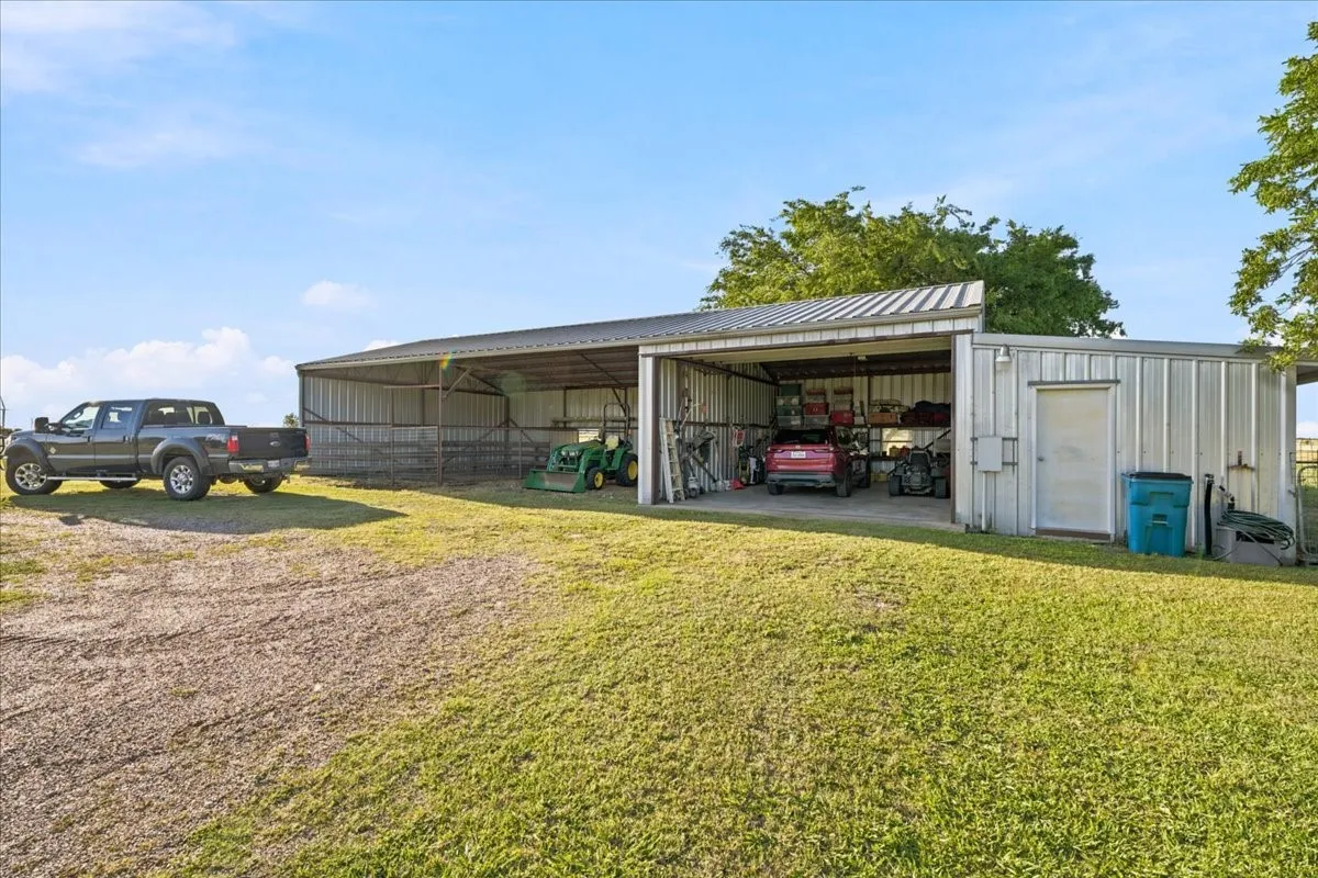 Farm For Sale in Limestone County , 2951 FM 936, Hubbard, Texas 76648, 3 Bedroom, 2 Bathroom, 2 Garage spaces, 1,541 Sqft, built in 2001, mls#21307241, Real Estate Agent in Hubbard, Homes For Sale in Limestone county, Homes For Sale in Hubbard, Realtor in Hubbard Texas, Real Estate Brokerage Independent Realty Texas, Luminita Cordes Realtor