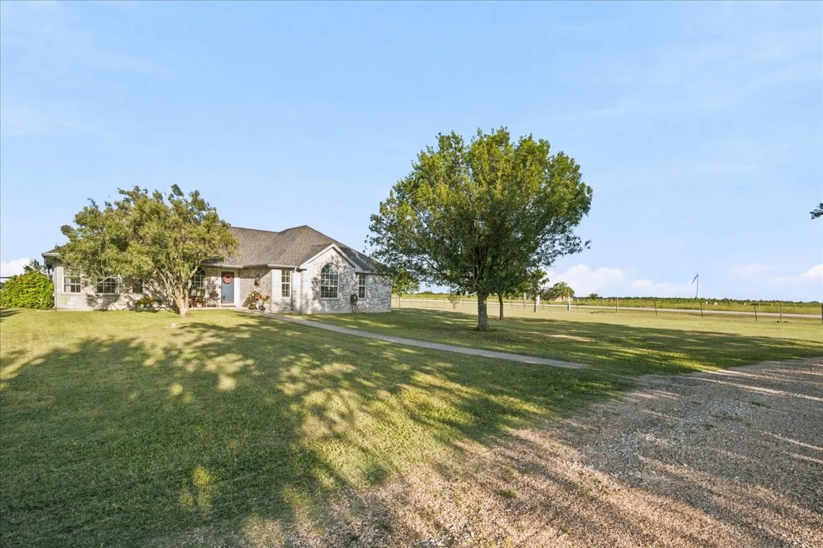 Farm For Sale in Limestone County , 2951 FM 936, Hubbard, Texas 76648, 3 Bedroom, 2 Bathroom, 2 Garage spaces, 1,541 Sqft, built in 2001, mls#21307241, Real Estate Agent in Hubbard, Homes For Sale in Limestone county, Homes For Sale in Hubbard, Realtor in Hubbard Texas, Real Estate Brokerage Independent Realty Texas, Luminita Cordes Realtor