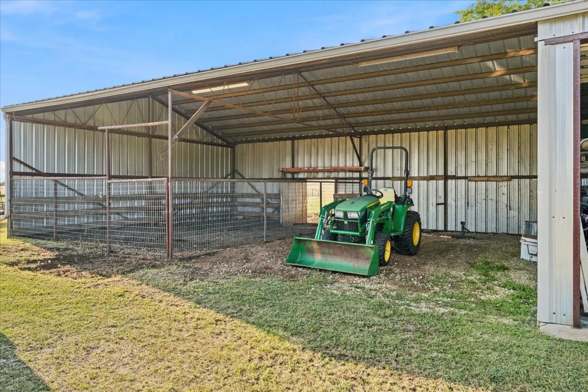 Farm For Sale in Limestone County , 2951 FM 936, Hubbard, Texas 76648, 3 Bedroom, 2 Bathroom, 2 Garage spaces, 1,541 Sqft, built in 2001, mls#21307241, Real Estate Agent in Hubbard, Homes For Sale in Limestone county, Homes For Sale in Hubbard, Realtor in Hubbard Texas, Real Estate Brokerage Independent Realty Texas, Luminita Cordes Realtor