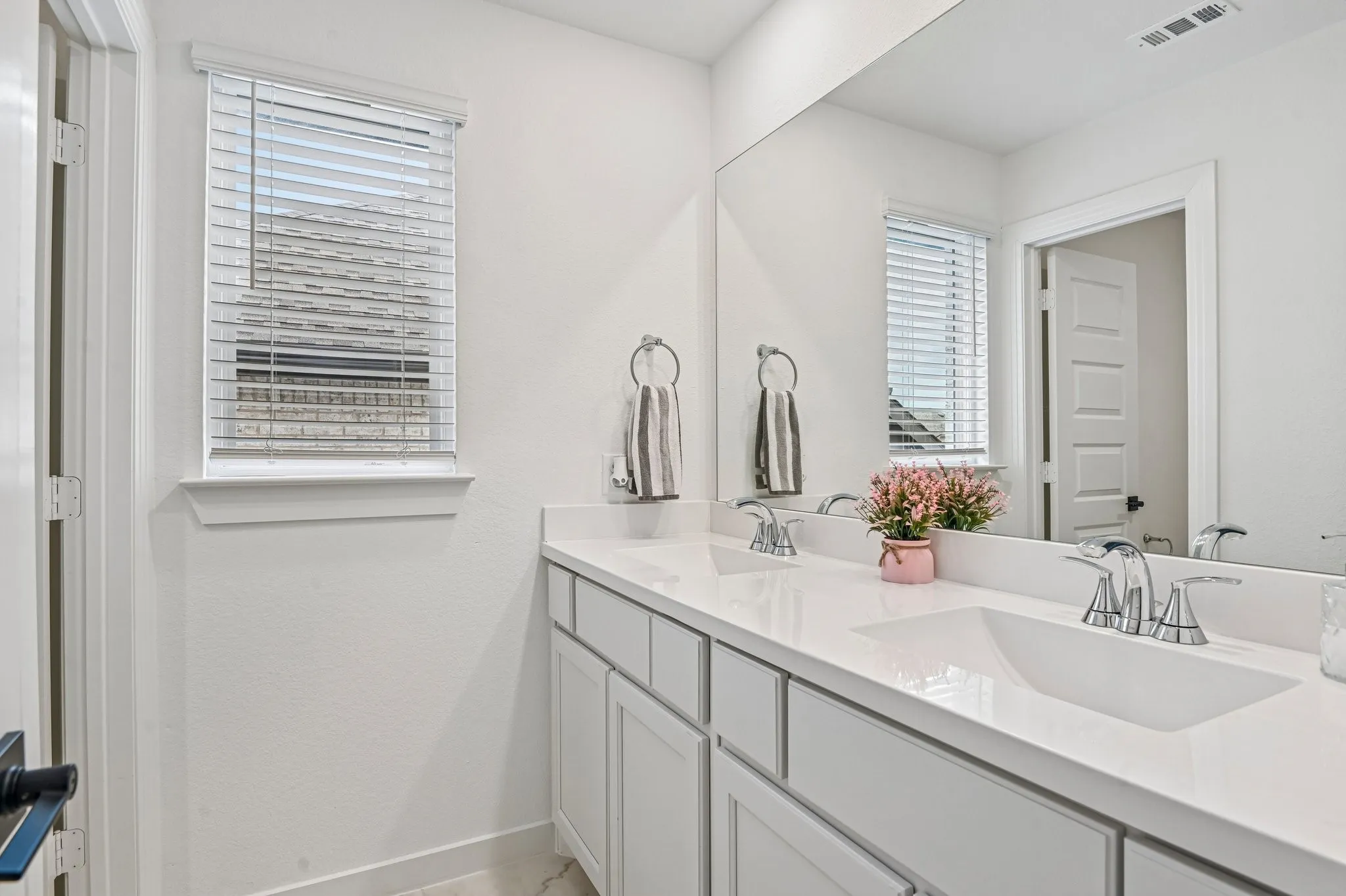 Single Family Residence For Sale in Collin County , 3110 Campbell Drive, Melissa, Texas 75454, 5 Bedroom, 4 Bathroom, 2 Garage spaces, 3,210 Sqft, built in 2023, mls#21307746, Real Estate Agent in Melissa, Homes For Sale in Collin county, Homes For Sale in Melissa, Realtor in Melissa Texas, Real Estate Brokerage Independent Realty Texas, Luminita Cordes Realtor