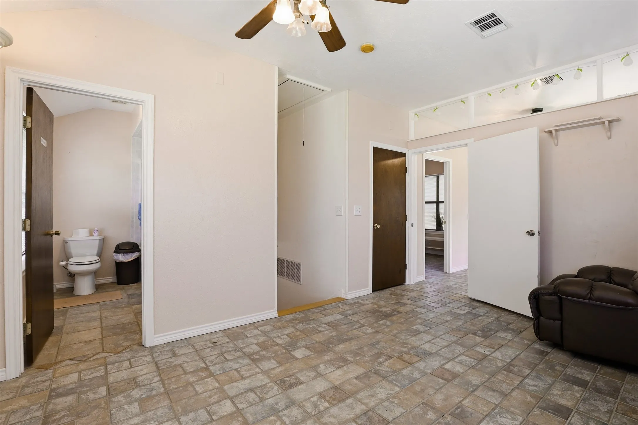 Office For Sale in Johnson County , 1115 N Main Street, Cleburne, Texas 76033, 0, 0, Garage spaces, 0 Sqft, built in 1940, mls#21307818, Real Estate Agent in Cleburne, Homes For Sale in Johnson county, Homes For Sale in Cleburne, Realtor in Cleburne Texas, Real Estate Brokerage Independent Realty Texas, Luminita Cordes Realtor