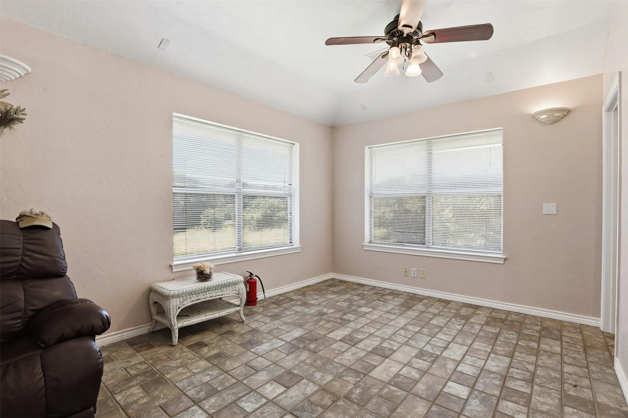Office For Sale in Johnson County , 1115 N Main Street, Cleburne, Texas 76033, 0, 0, Garage spaces, 0 Sqft, built in 1940, mls#21307818, Real Estate Agent in Cleburne, Homes For Sale in Johnson county, Homes For Sale in Cleburne, Realtor in Cleburne Texas, Real Estate Brokerage Independent Realty Texas, Luminita Cordes Realtor