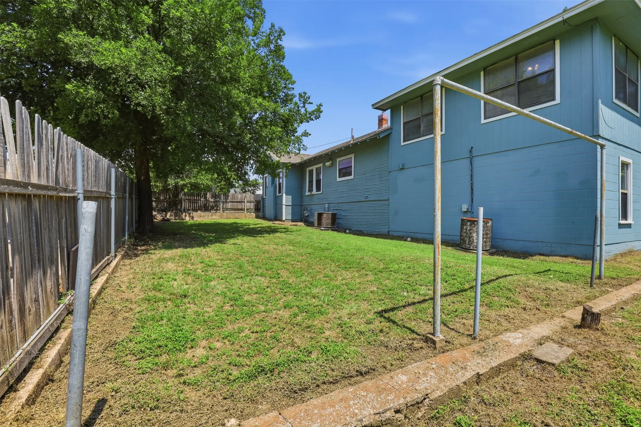 Office For Sale in Johnson County , 1115 N Main Street, Cleburne, Texas 76033, 0, 0, Garage spaces, 0 Sqft, built in 1940, mls#21307818, Real Estate Agent in Cleburne, Homes For Sale in Johnson county, Homes For Sale in Cleburne, Realtor in Cleburne Texas, Real Estate Brokerage Independent Realty Texas, Luminita Cordes Realtor