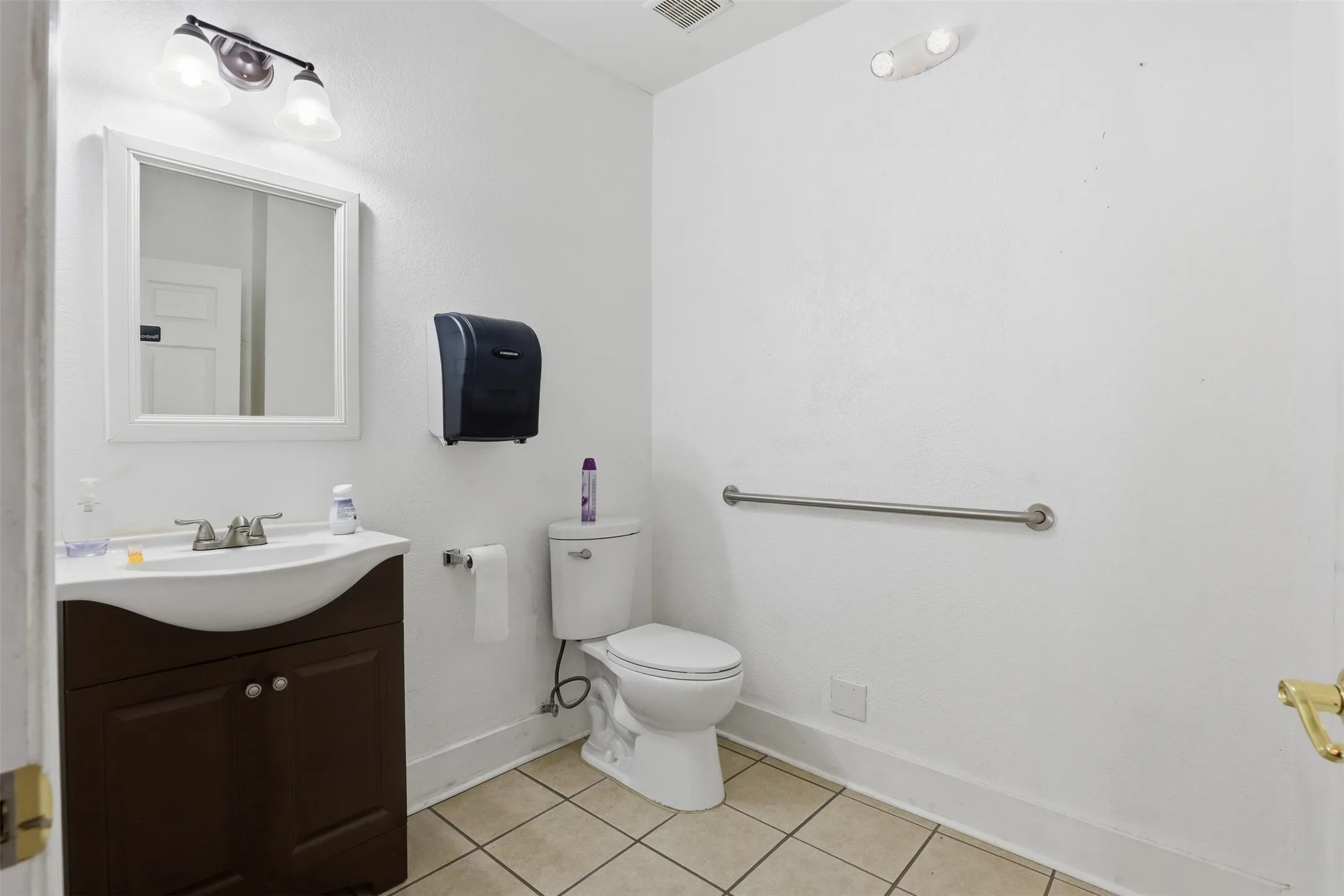 Office For Sale in Johnson County , 1115 N Main Street, Cleburne, Texas 76033, 0, 0, Garage spaces, 0 Sqft, built in 1940, mls#21307818, Real Estate Agent in Cleburne, Homes For Sale in Johnson county, Homes For Sale in Cleburne, Realtor in Cleburne Texas, Real Estate Brokerage Independent Realty Texas, Luminita Cordes Realtor