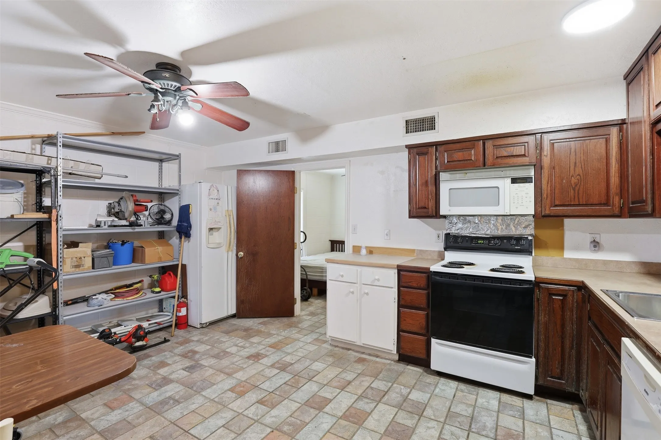 Office For Sale in Johnson County , 1115 N Main Street, Cleburne, Texas 76033, 0, 0, Garage spaces, 0 Sqft, built in 1940, mls#21307818, Real Estate Agent in Cleburne, Homes For Sale in Johnson county, Homes For Sale in Cleburne, Realtor in Cleburne Texas, Real Estate Brokerage Independent Realty Texas, Luminita Cordes Realtor