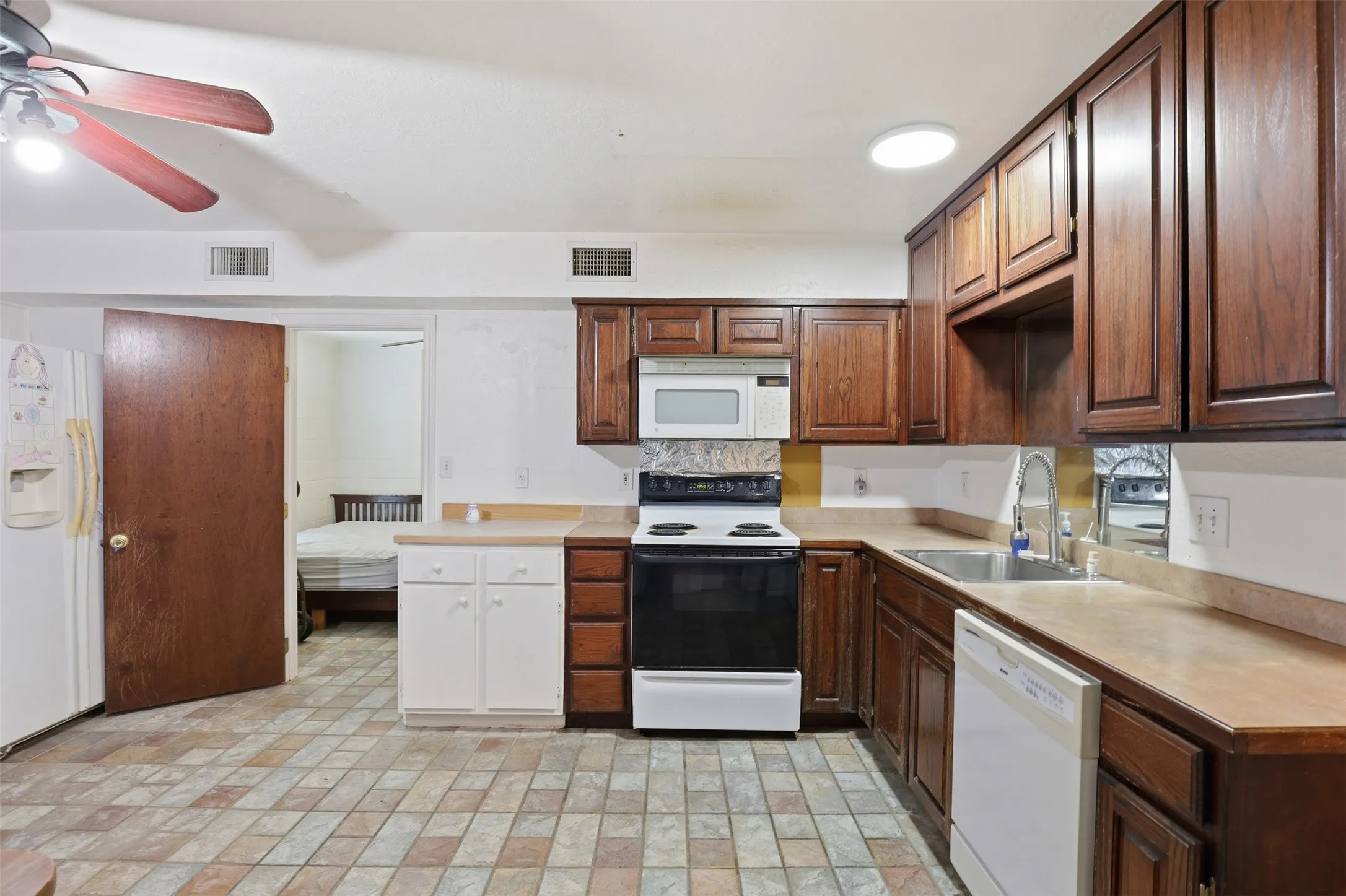 Office For Sale in Johnson County , 1115 N Main Street, Cleburne, Texas 76033, 0, 0, Garage spaces, 0 Sqft, built in 1940, mls#21307818, Real Estate Agent in Cleburne, Homes For Sale in Johnson county, Homes For Sale in Cleburne, Realtor in Cleburne Texas, Real Estate Brokerage Independent Realty Texas, Luminita Cordes Realtor