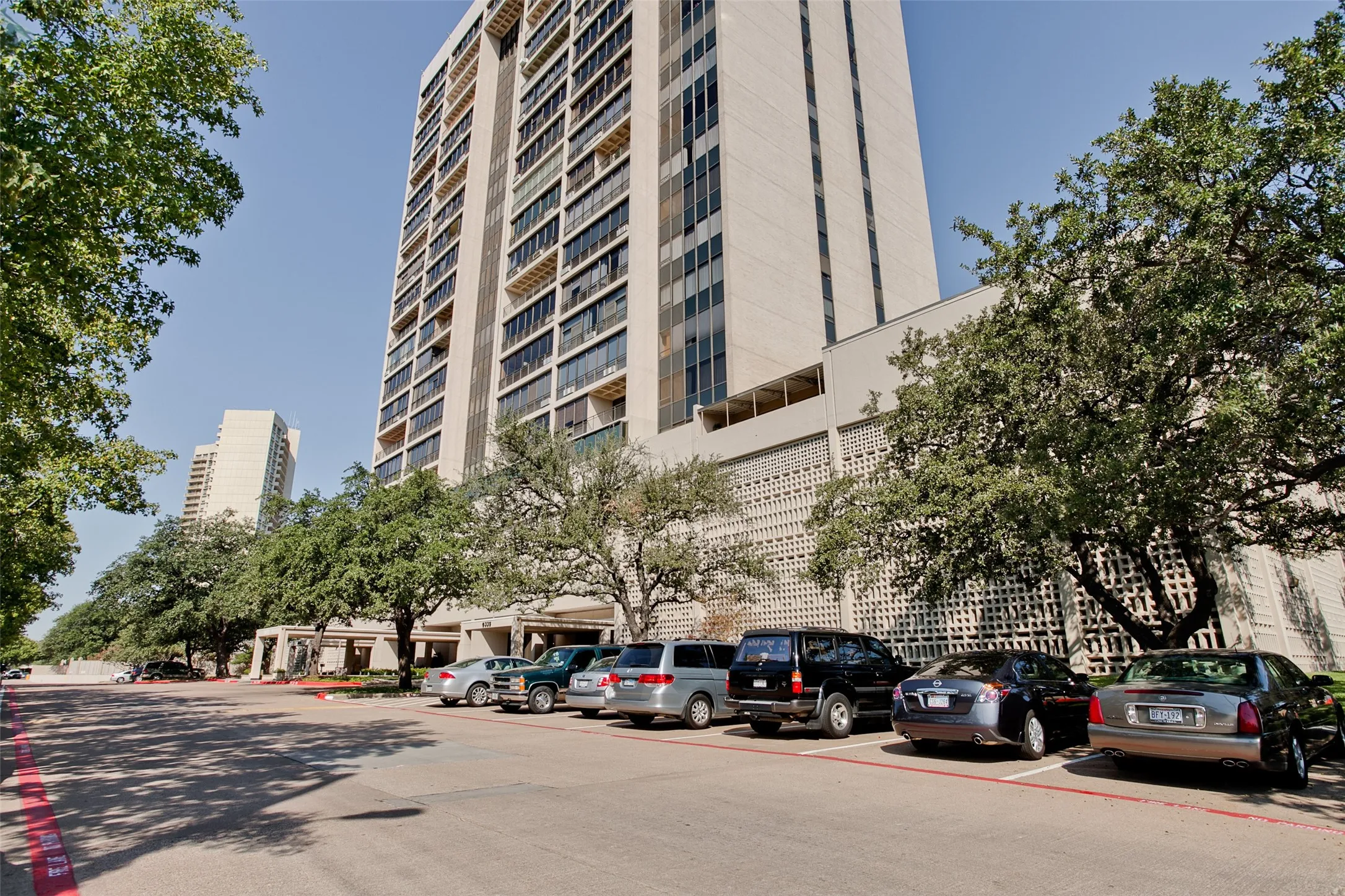 Condominium For Sale in Dallas County , 6335 W Northwest Highway 1013, Dallas, Texas 75225, 2 Bedroom, 2 Bathroom, 1 Garage spaces, 1,770 Sqft, built in 1966, mls#21303697, Real Estate Agent in Dallas, Homes For Sale in Dallas county, Homes For Sale in Dallas, Realtor in Dallas Texas, Real Estate Brokerage Independent Realty Texas, Luminita Cordes Realtor
