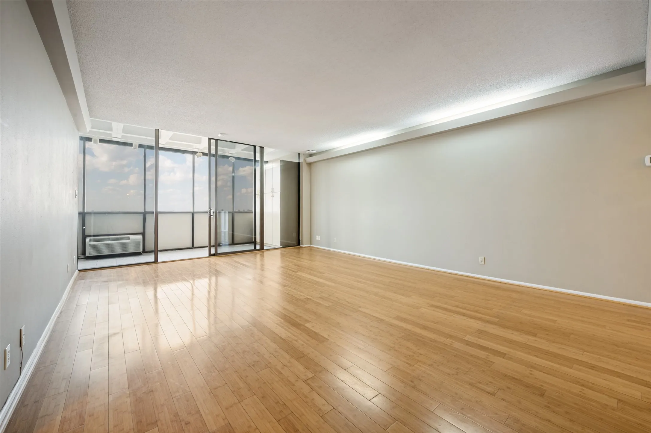 Condominium For Sale in Dallas County , 6335 W Northwest Highway 1013, Dallas, Texas 75225, 2 Bedroom, 2 Bathroom, 1 Garage spaces, 1,770 Sqft, built in 1966, mls#21303697, Real Estate Agent in Dallas, Homes For Sale in Dallas county, Homes For Sale in Dallas, Realtor in Dallas Texas, Real Estate Brokerage Independent Realty Texas, Luminita Cordes Realtor