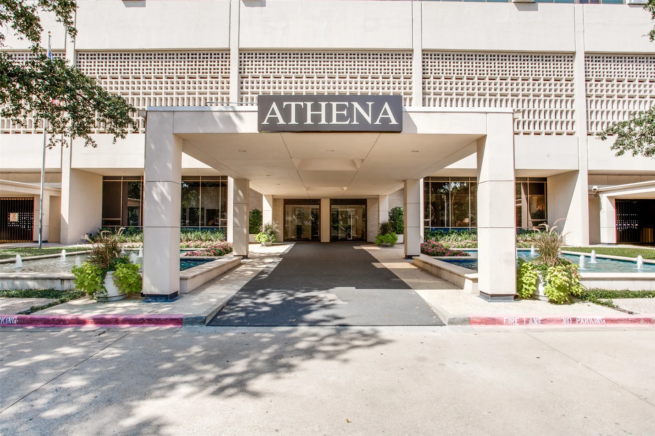Condominium For Sale in Dallas County , 6335 W Northwest Highway 1013, Dallas, Texas 75225, 2 Bedroom, 2 Bathroom, 1 Garage spaces, 1,770 Sqft, built in 1966, mls#21303697, Real Estate Agent in Dallas, Homes For Sale in Dallas county, Homes For Sale in Dallas, Realtor in Dallas Texas, Real Estate Brokerage Independent Realty Texas, Luminita Cordes Realtor