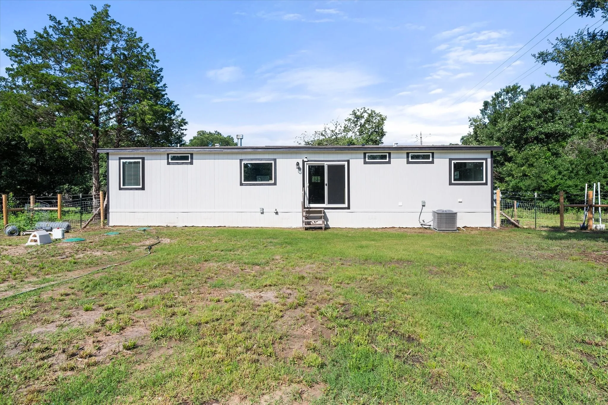 Rear view of the home.