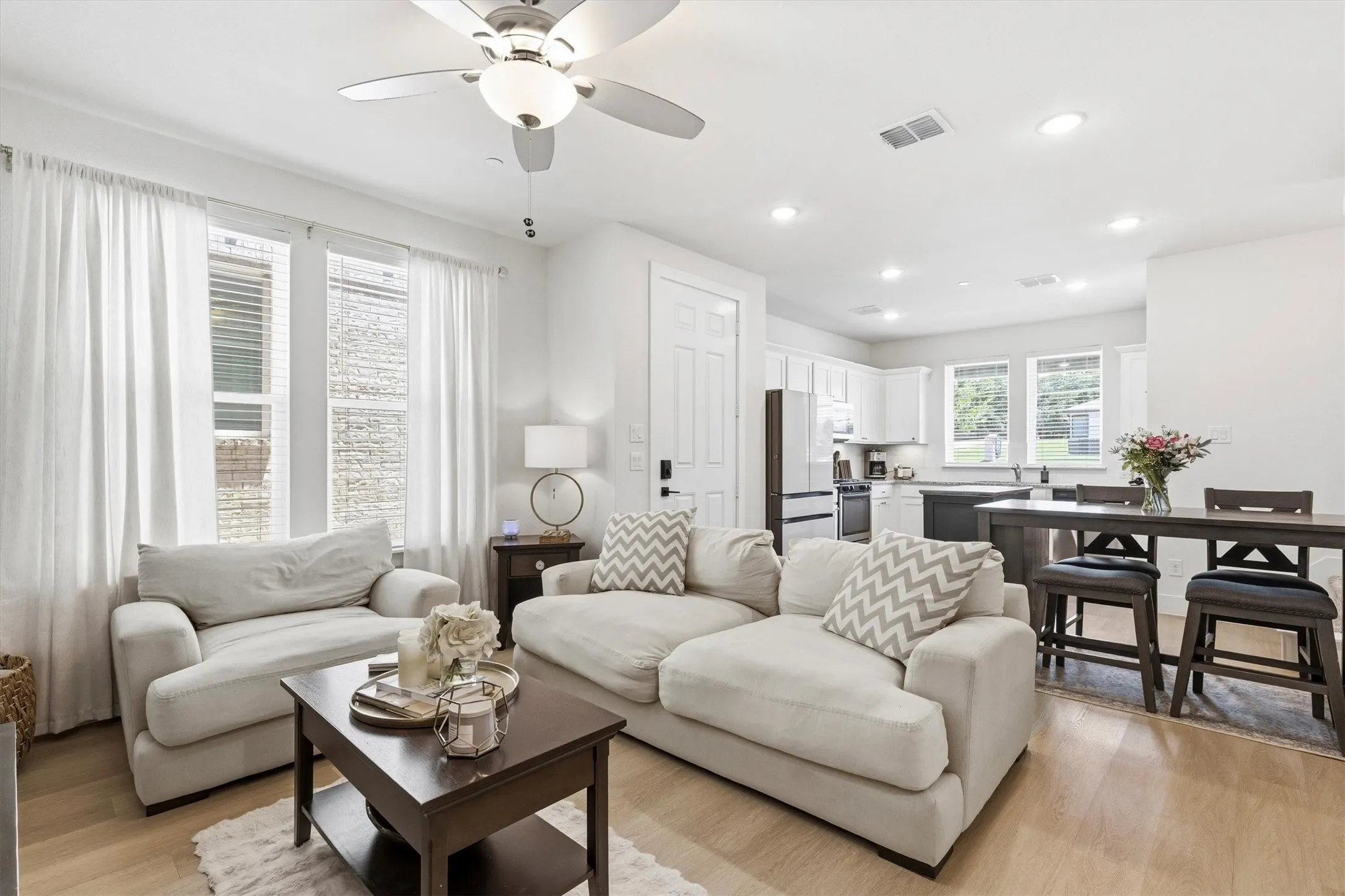Townhouse For Rent in Tarrant County , 7688 Resting Mews, North Richland Hills, Texas 76182, 3 Bedroom, 3 Bathroom, 2 Garage spaces, 1,497 Sqft, built in 2020, mls#21307612, Real Estate Agent in North Richland Hills, Homes For Rent in Tarrant county, Homes For Rent in North Richland Hills, Realtor in North Richland Hills Texas, Real Estate Brokerage Independent Realty Texas, Luminita Cordes Realtor