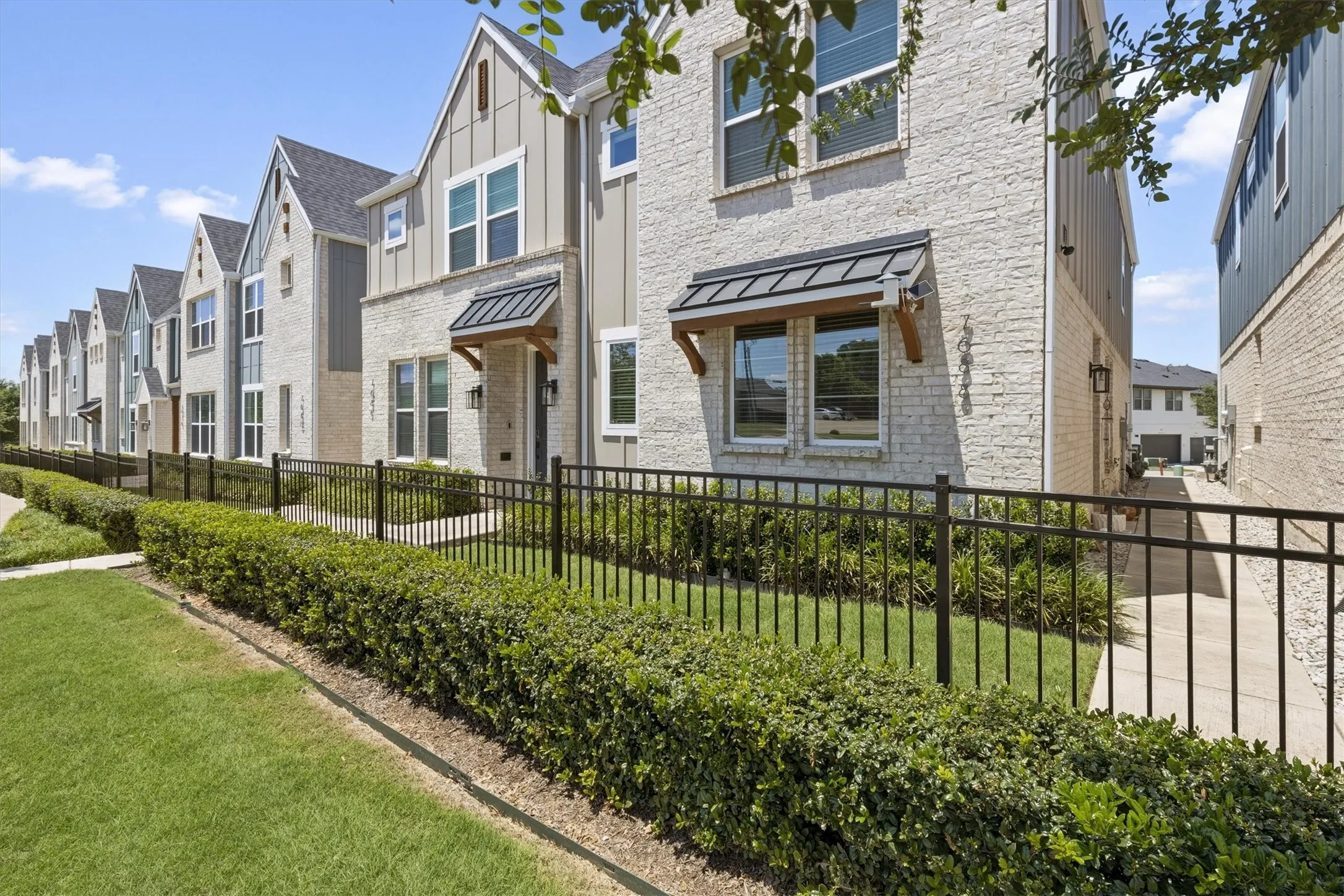 Townhouse For Rent in Tarrant County , 7688 Resting Mews, North Richland Hills, Texas 76182, 3 Bedroom, 3 Bathroom, 2 Garage spaces, 1,497 Sqft, built in 2020, mls#21307612, Real Estate Agent in North Richland Hills, Homes For Rent in Tarrant county, Homes For Rent in North Richland Hills, Realtor in North Richland Hills Texas, Real Estate Brokerage Independent Realty Texas, Luminita Cordes Realtor