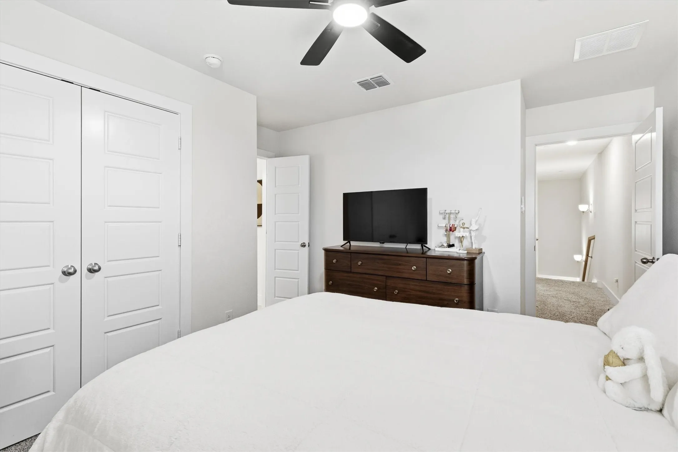 Townhouse For Rent in Tarrant County , 7688 Resting Mews, North Richland Hills, Texas 76182, 3 Bedroom, 3 Bathroom, 2 Garage spaces, 1,497 Sqft, built in 2020, mls#21307612, Real Estate Agent in North Richland Hills, Homes For Rent in Tarrant county, Homes For Rent in North Richland Hills, Realtor in North Richland Hills Texas, Real Estate Brokerage Independent Realty Texas, Luminita Cordes Realtor