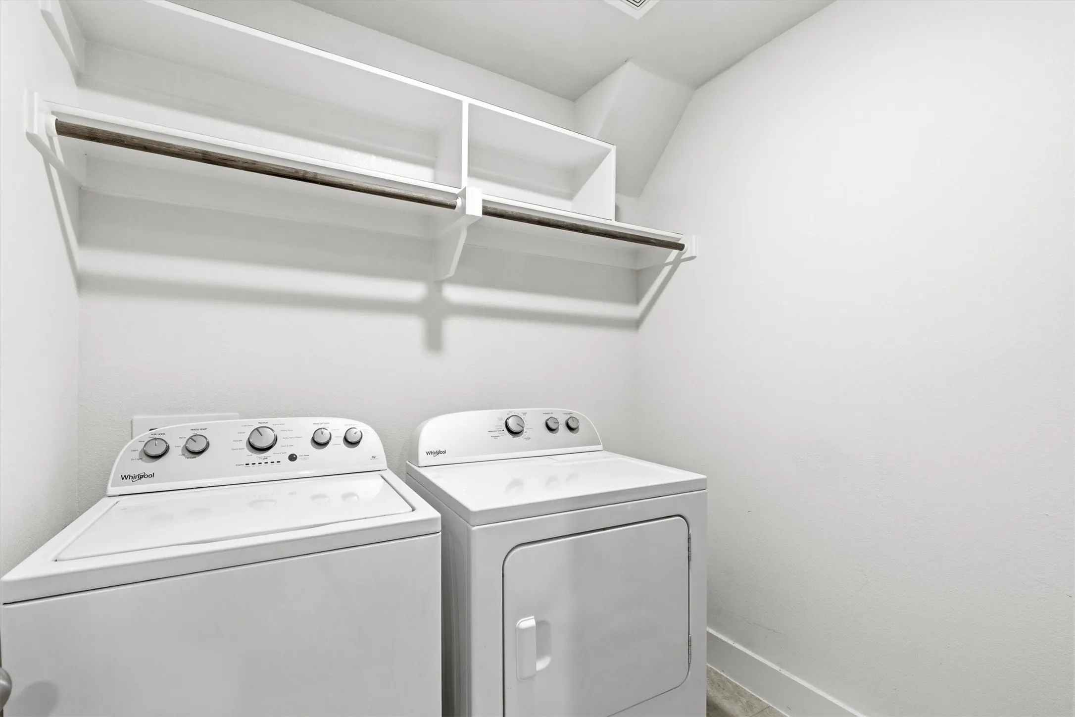 Townhouse For Rent in Tarrant County , 7688 Resting Mews, North Richland Hills, Texas 76182, 3 Bedroom, 3 Bathroom, 2 Garage spaces, 1,497 Sqft, built in 2020, mls#21307612, Real Estate Agent in North Richland Hills, Homes For Rent in Tarrant county, Homes For Rent in North Richland Hills, Realtor in North Richland Hills Texas, Real Estate Brokerage Independent Realty Texas, Luminita Cordes Realtor